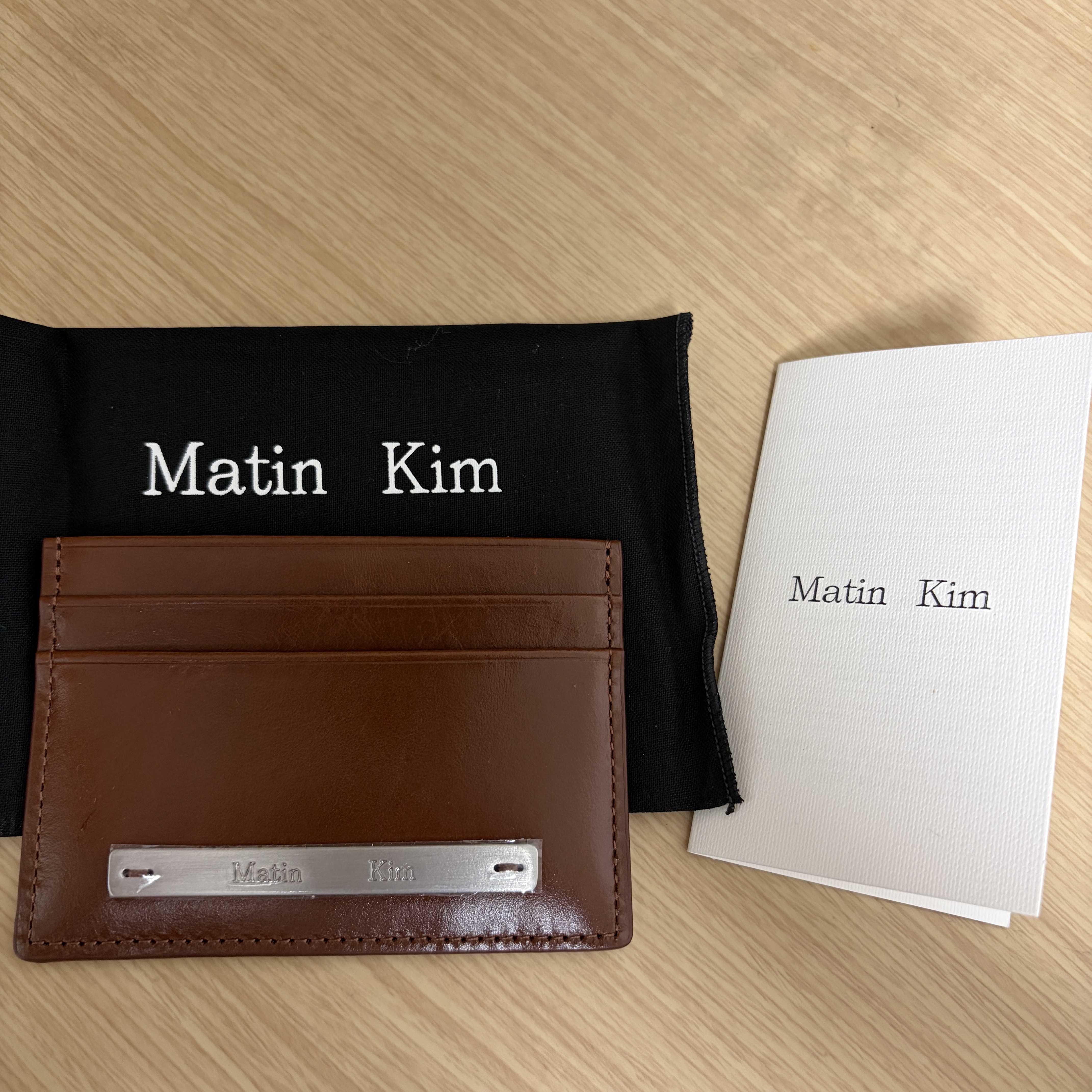 Matin Kim Vintage Card Wallet Brown 착용 스타일