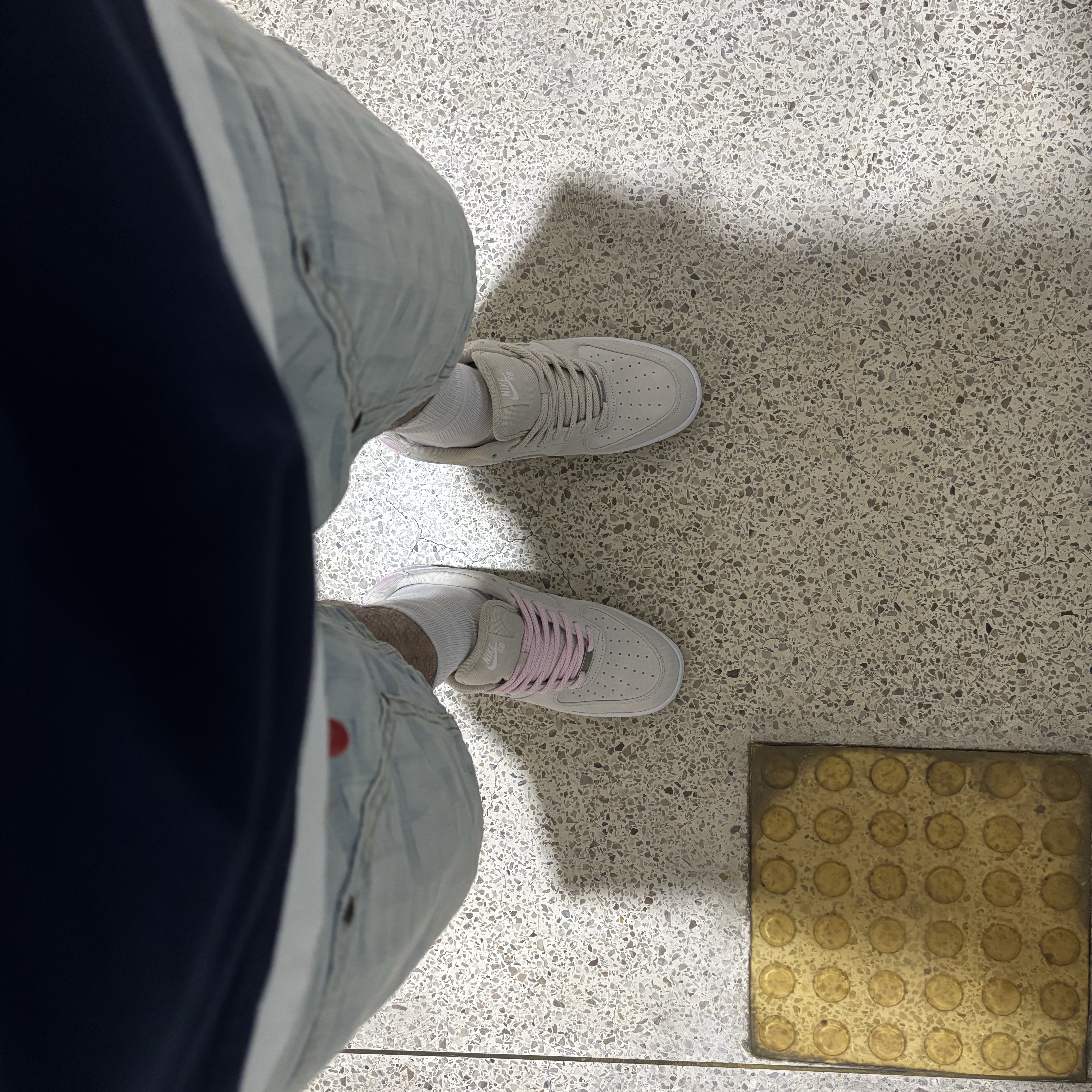 Nike SB Air Force 1 Low Light Orewood Brown and Pink Foam, Supreme Repeat Jacquard Double Knee Denim Short Light Washed Indigo - 26SS 착용 스타일 - 2