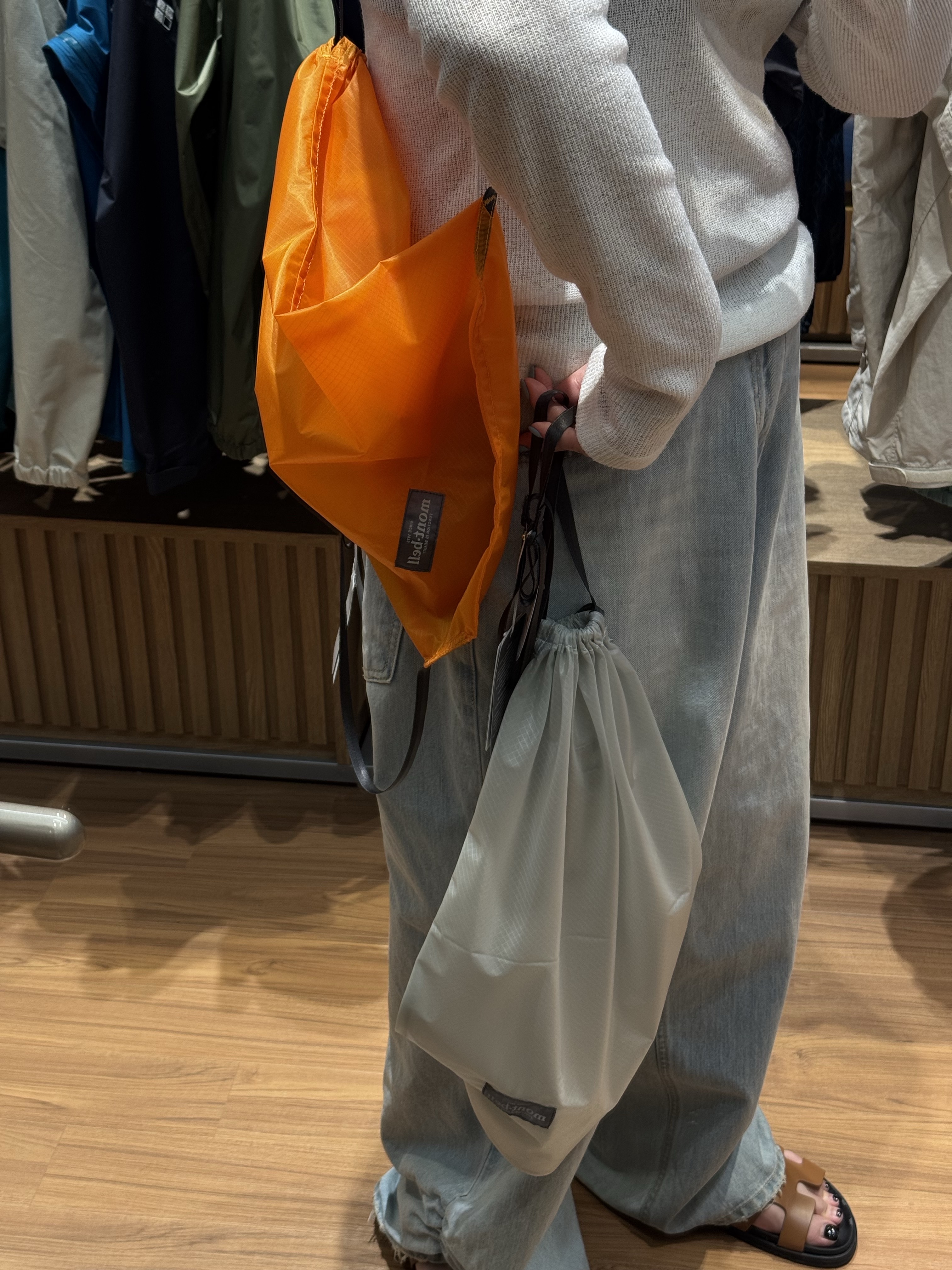 Montbell U.L. Knapsack Orange, Montbell U.L. Knapsack Light Gray 착용 스타일 - 1