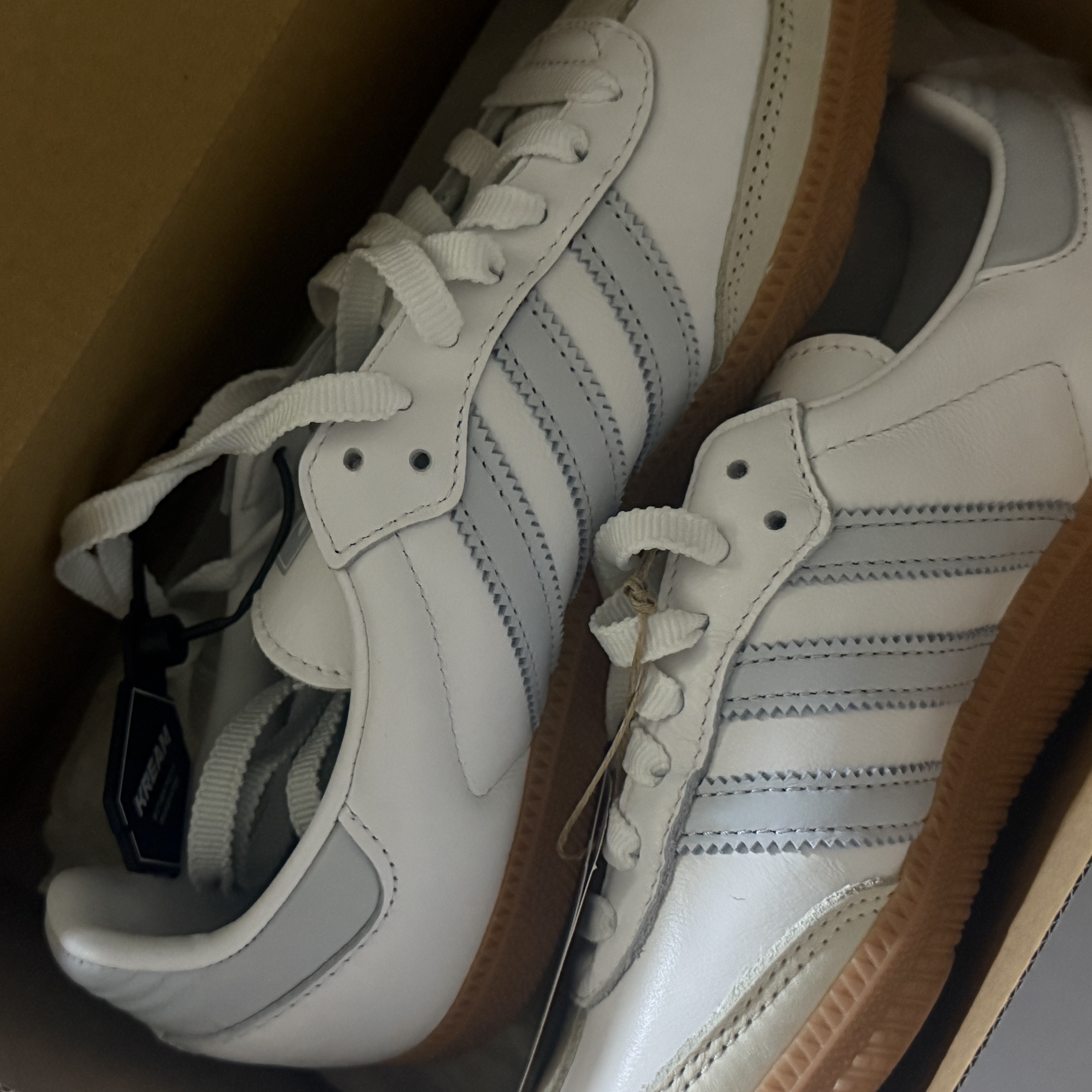 (W) Adidas Samba OG Cloud White Halo Blue 착용 스타일