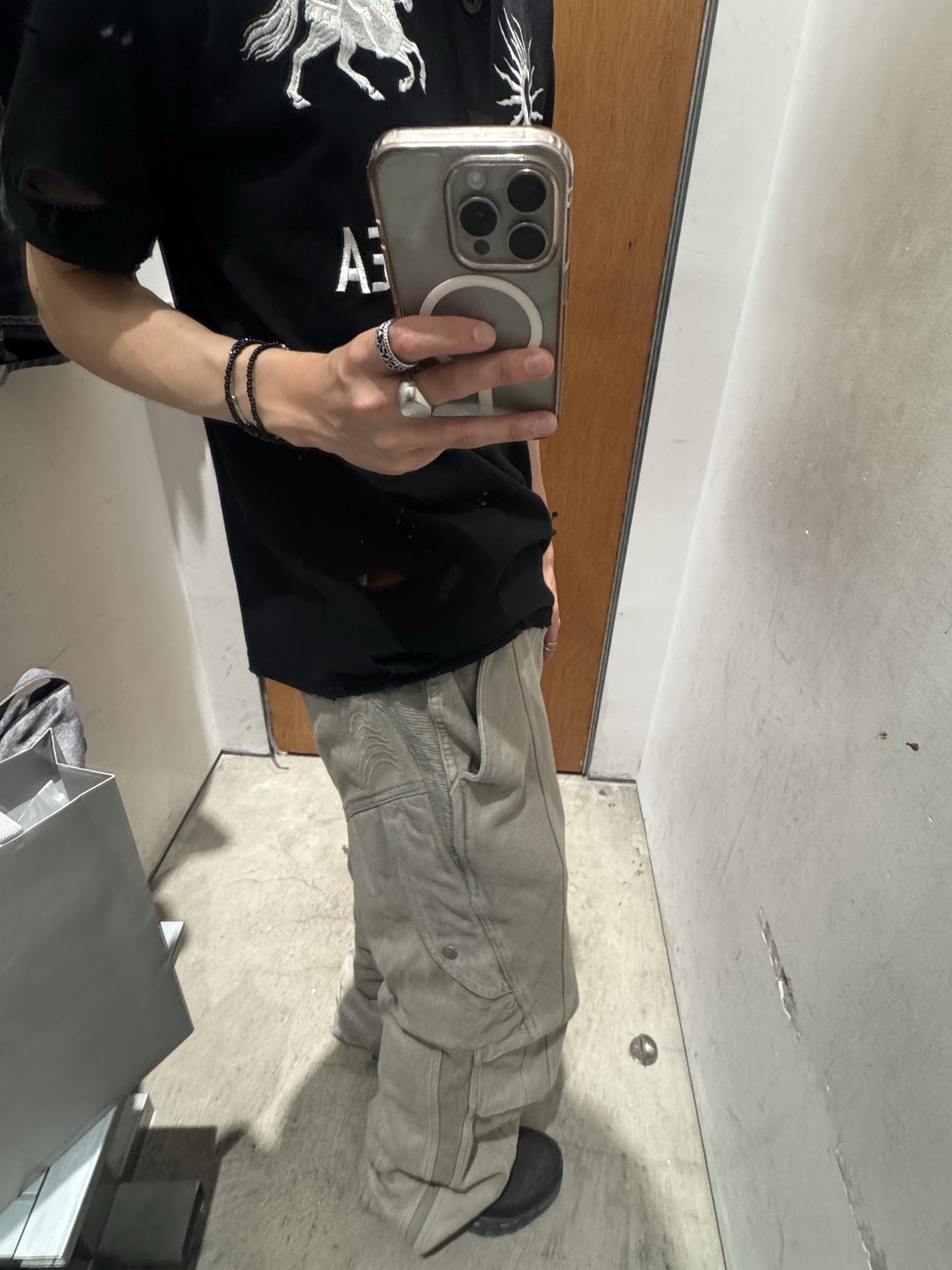IGNOTA Core:14 Leaf Cargo Pants Sand, tornortied F.A.F Polo Shirt 착용 스타일