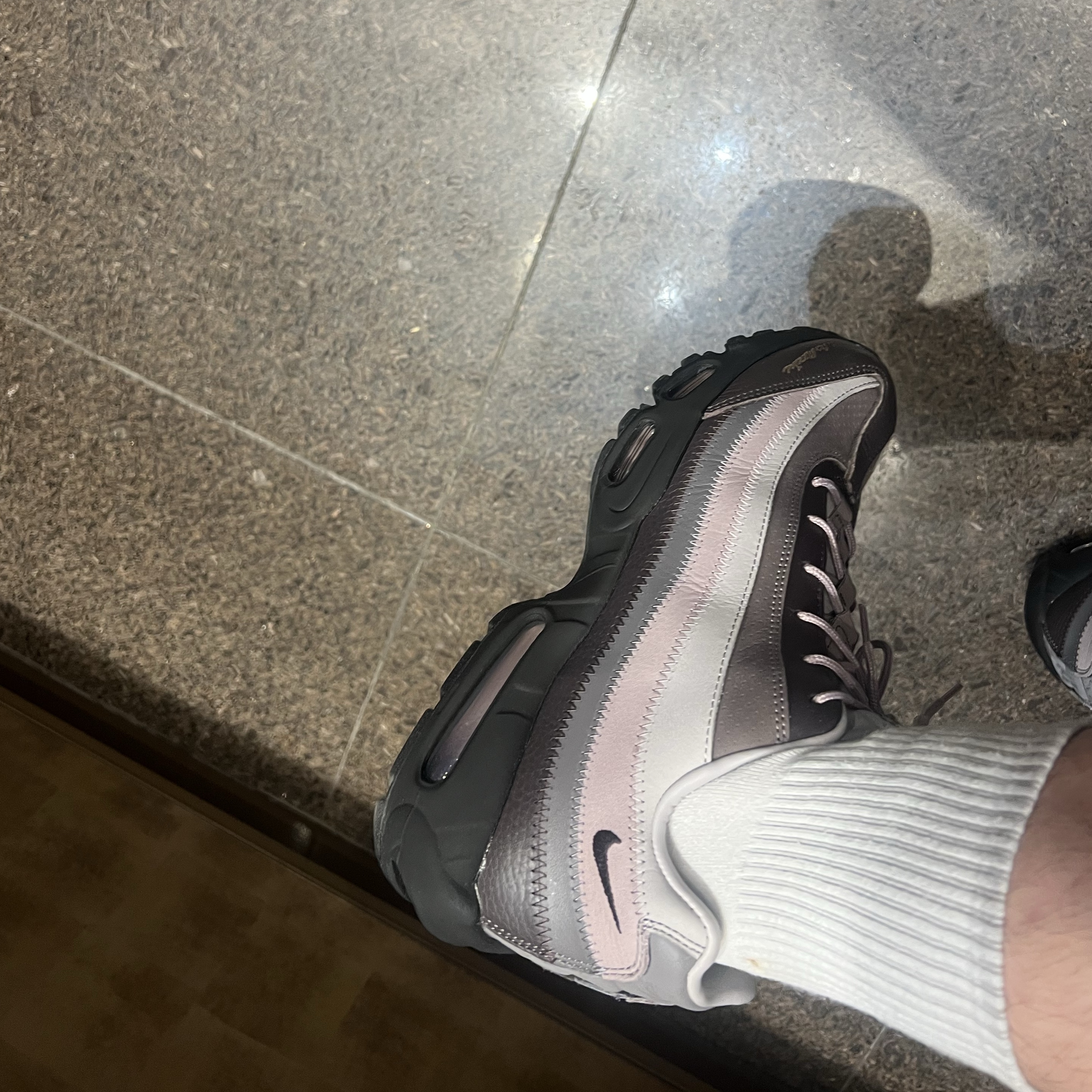 Nike x A Ma Maniere Air Max 95 W.Y.W.S. 착용 스타일
