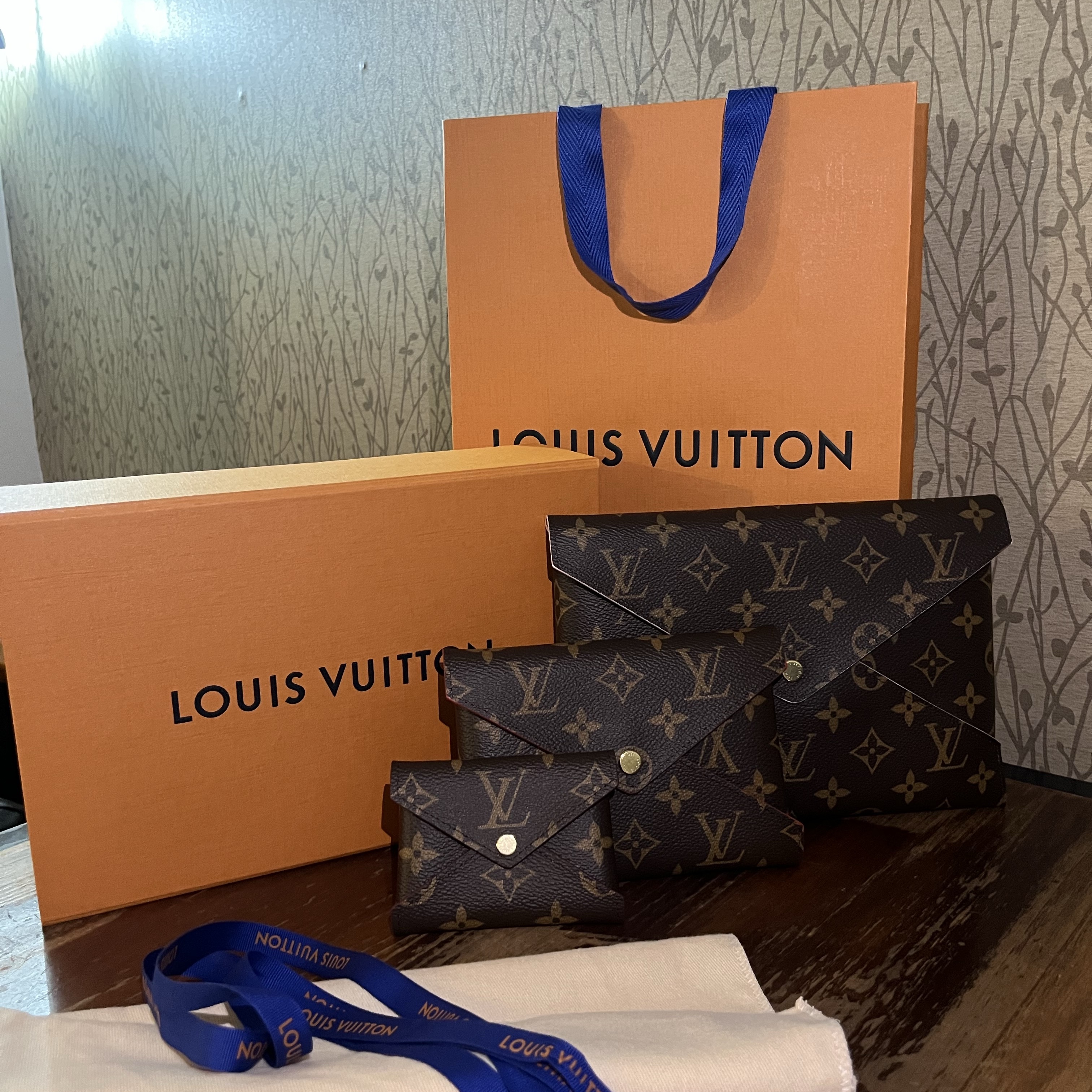 Louis Vuitton Kirigami Pochette Monogram 착용 스타일
