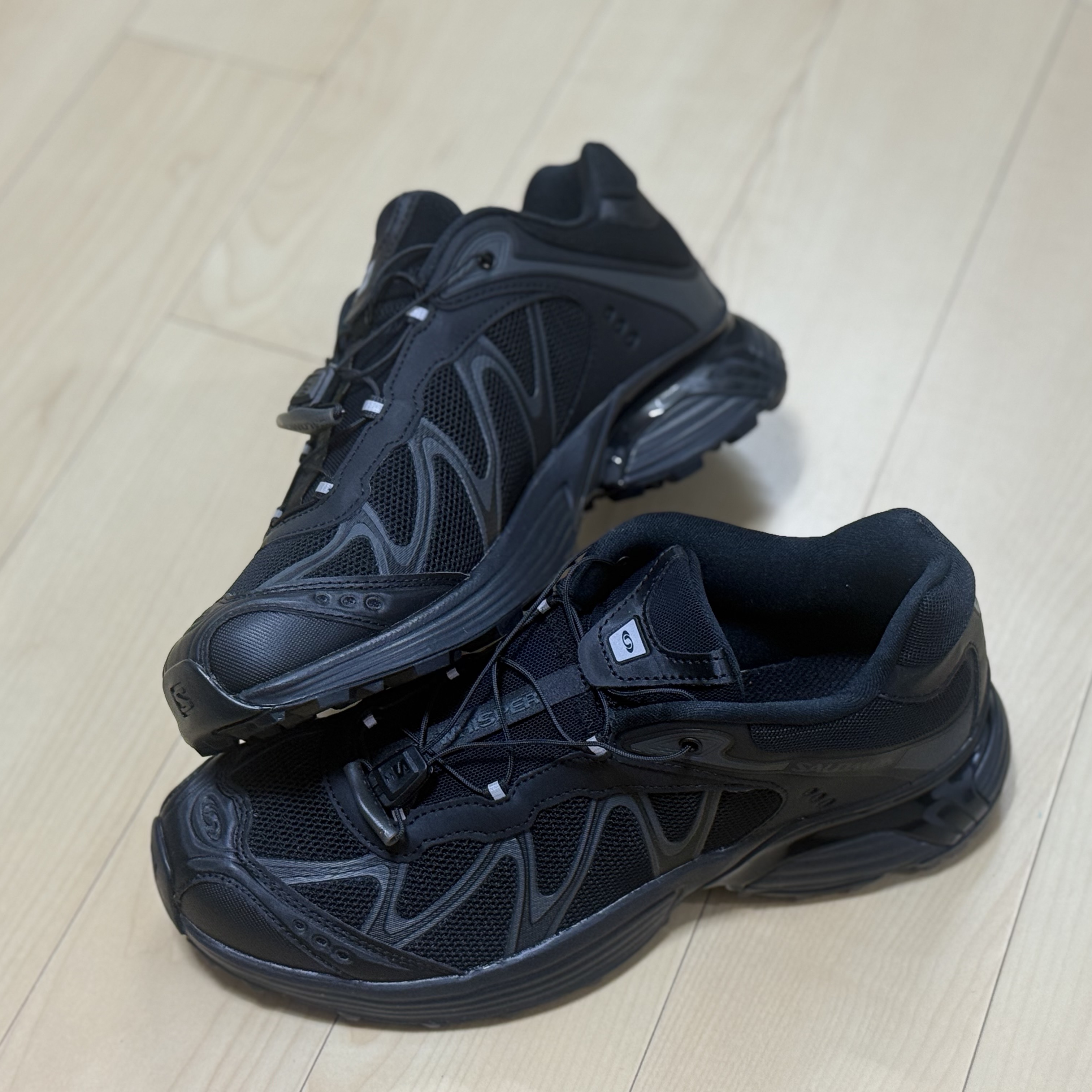 Salomon XT-Whisper Black Asphalt 착용 스타일 - 2
