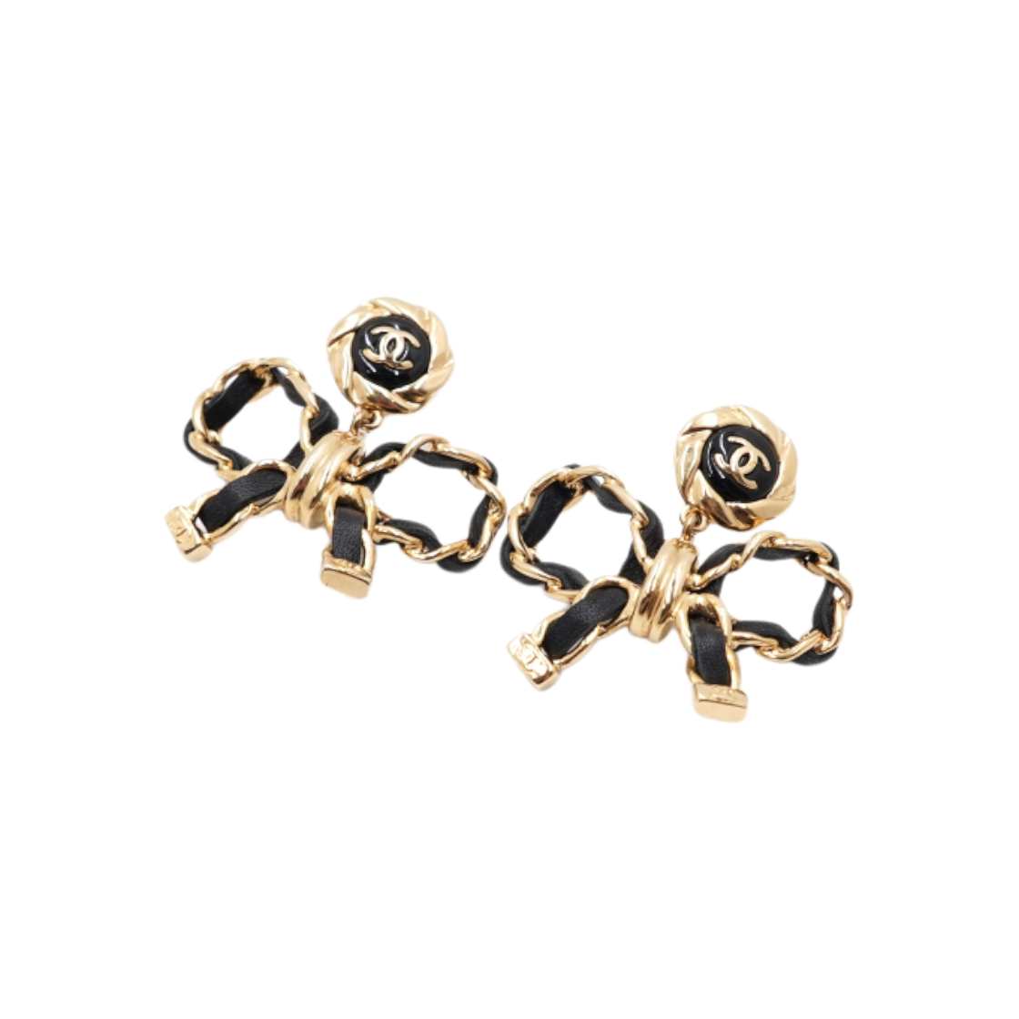 샤넬 AB8827 22시즌 금장 체인 CC 블랙 리본 장식 이어링(귀걸이)aa64269(Chanel AB8827 22 Season Gold Chain CC Black Ribbon Earrings) - 1