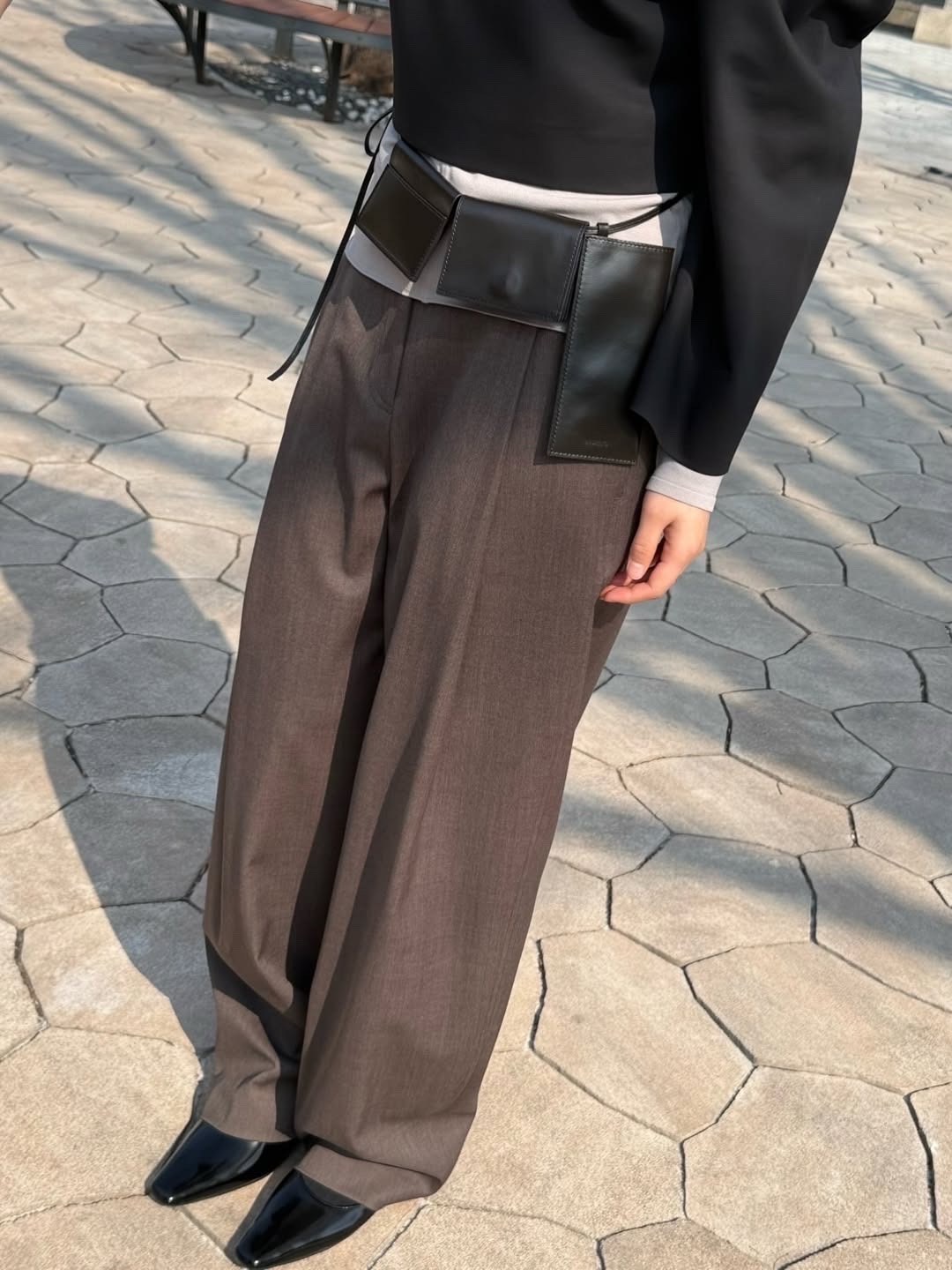 Amomento Women Wide Tuck Pants Brown - 26SS 착용 스타일