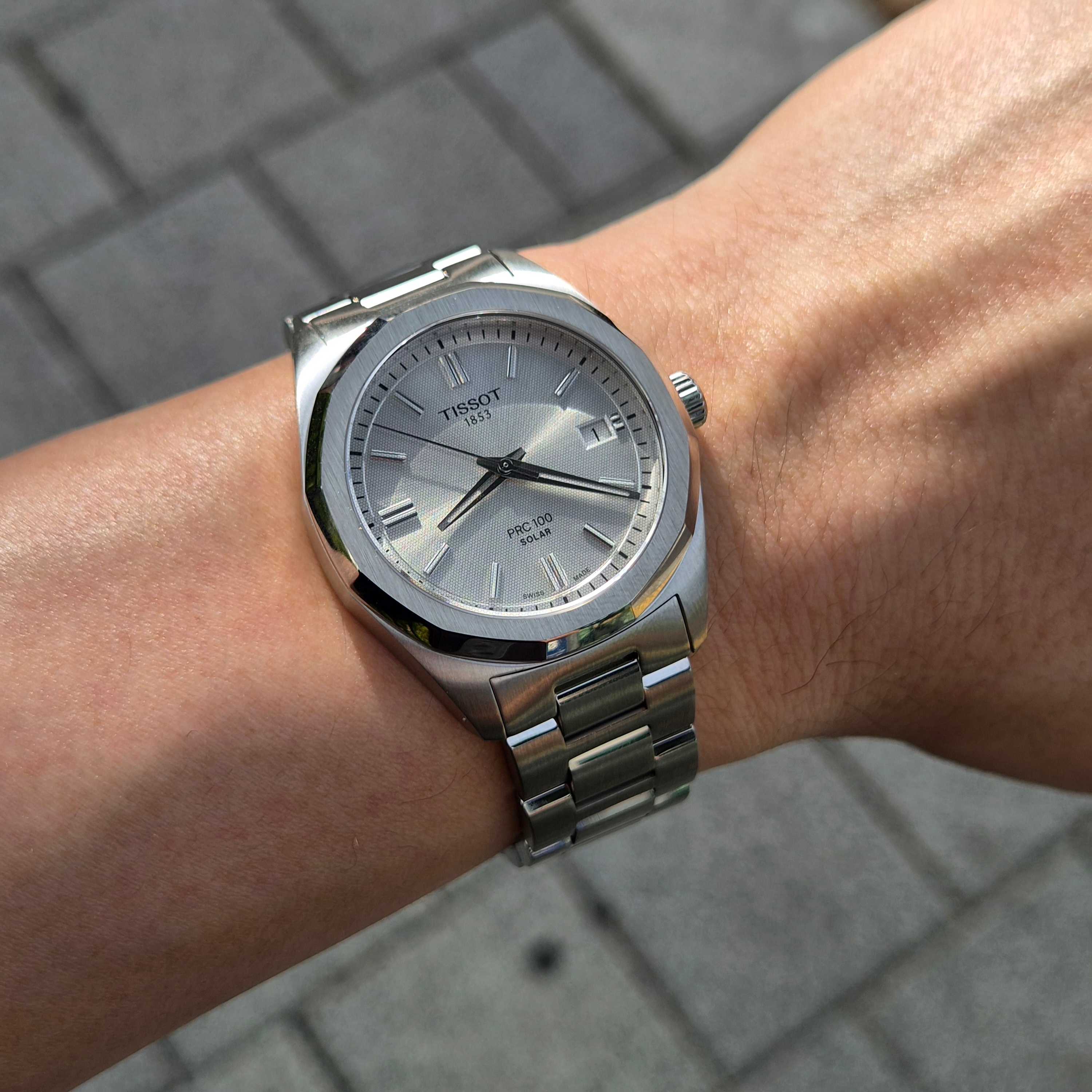 Tissot PRC 100 Solar Quartz 34mm Stainless Steel Grey Silver 착용 스타일 - 3