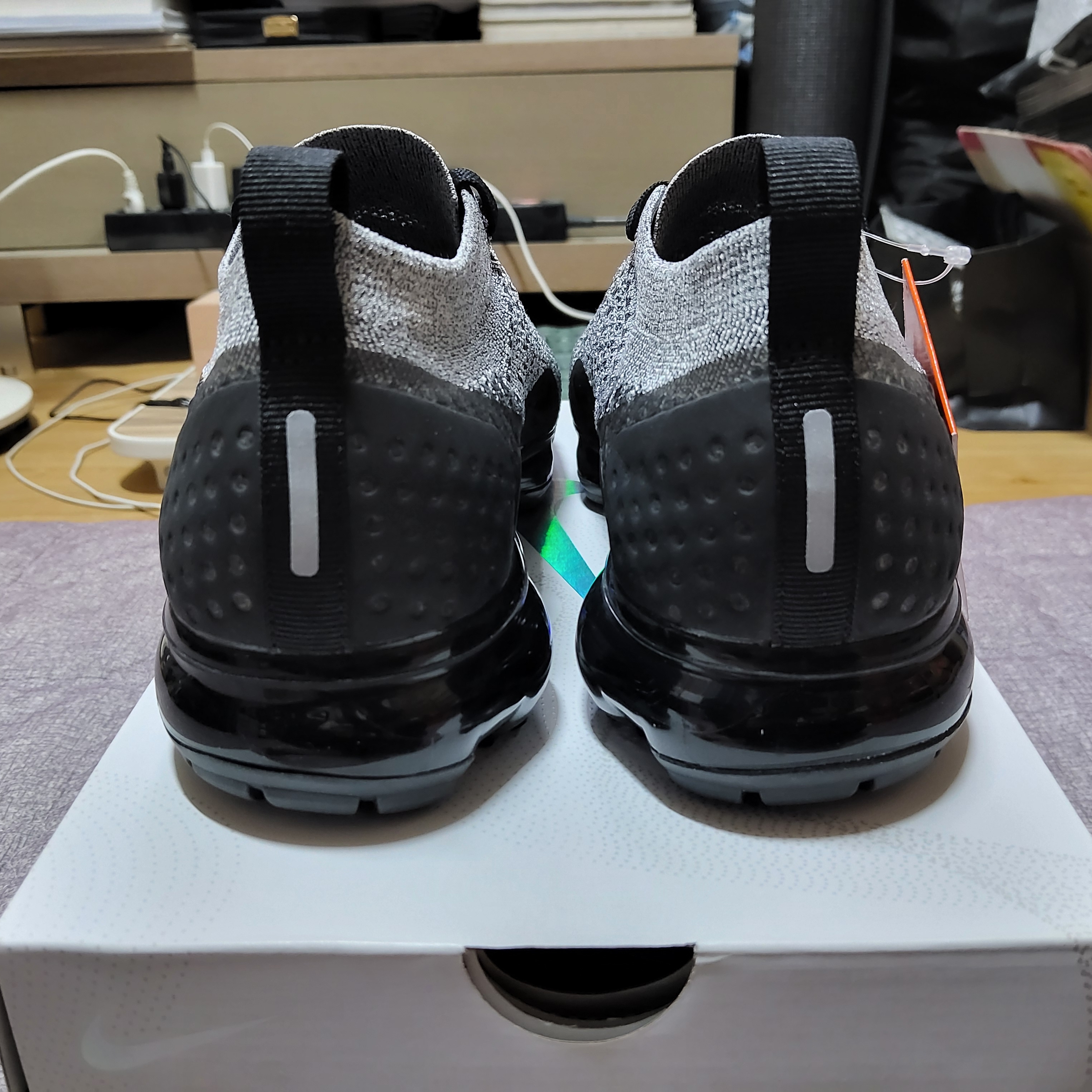 Nike Air VaporMax 2 Cookies and Cream 착용 스타일 - 3