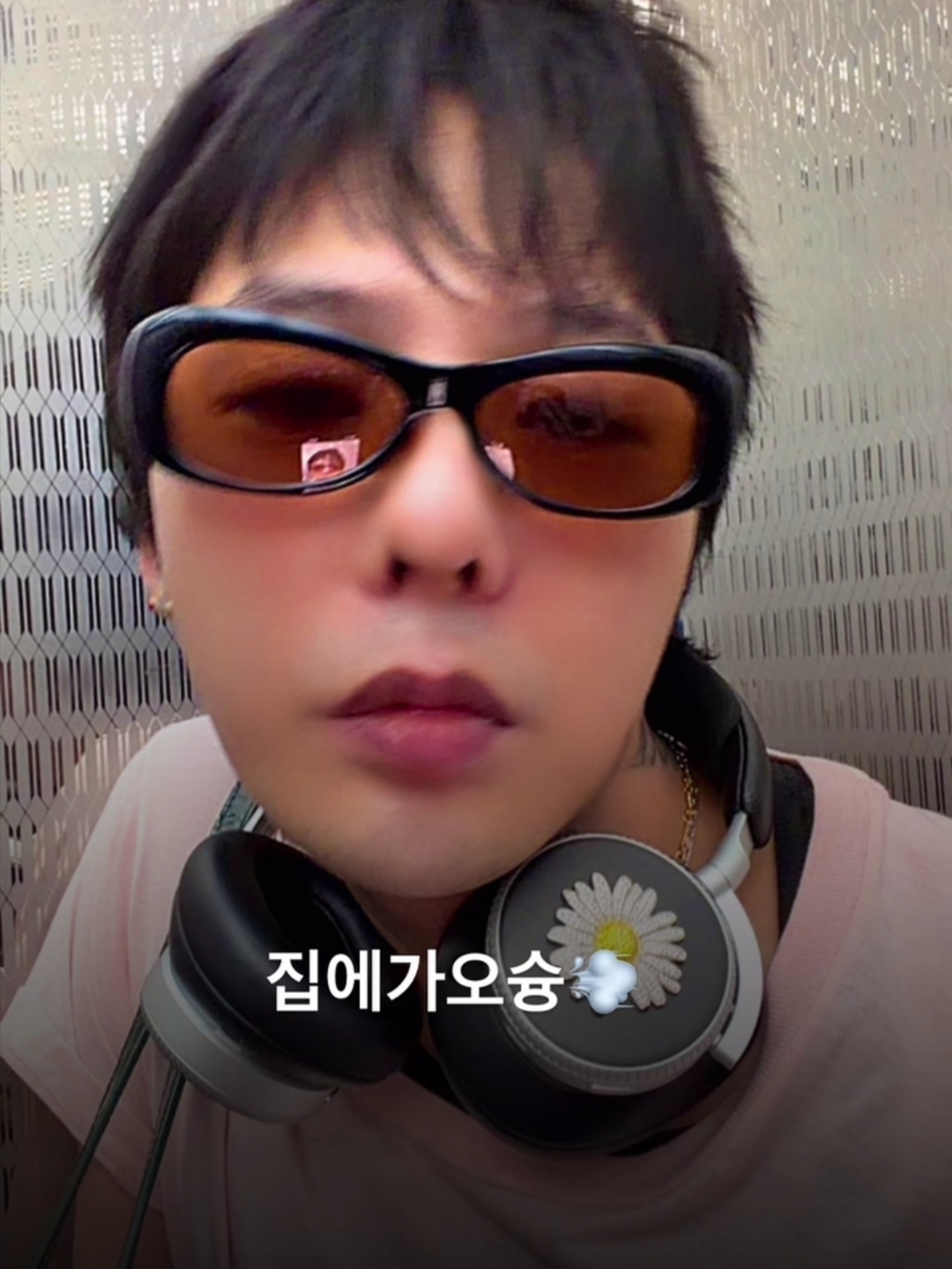 Bang & Olufsen x G-Dragon Beoplay H100 Black (Korean Ver.) 착용 스타일