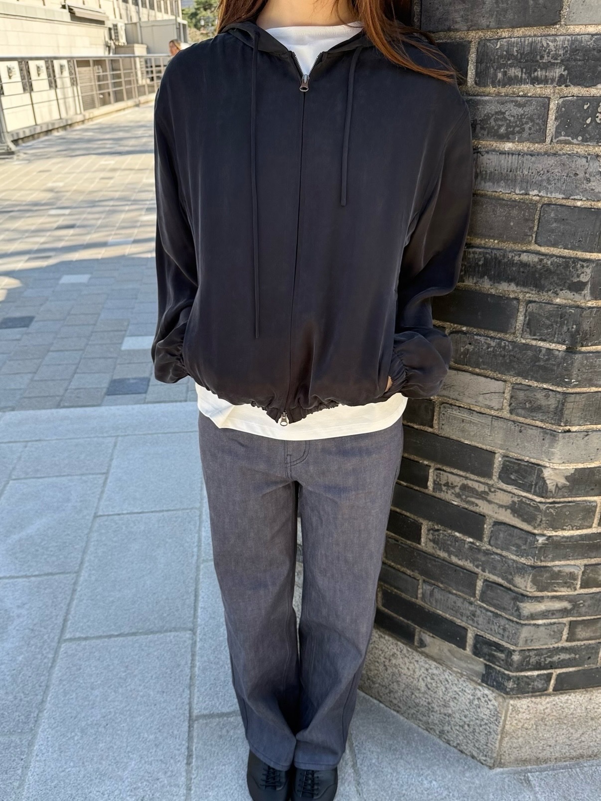 Amomento Cupro Hood Zip Up Jumper Black - 26SS 착용 스타일