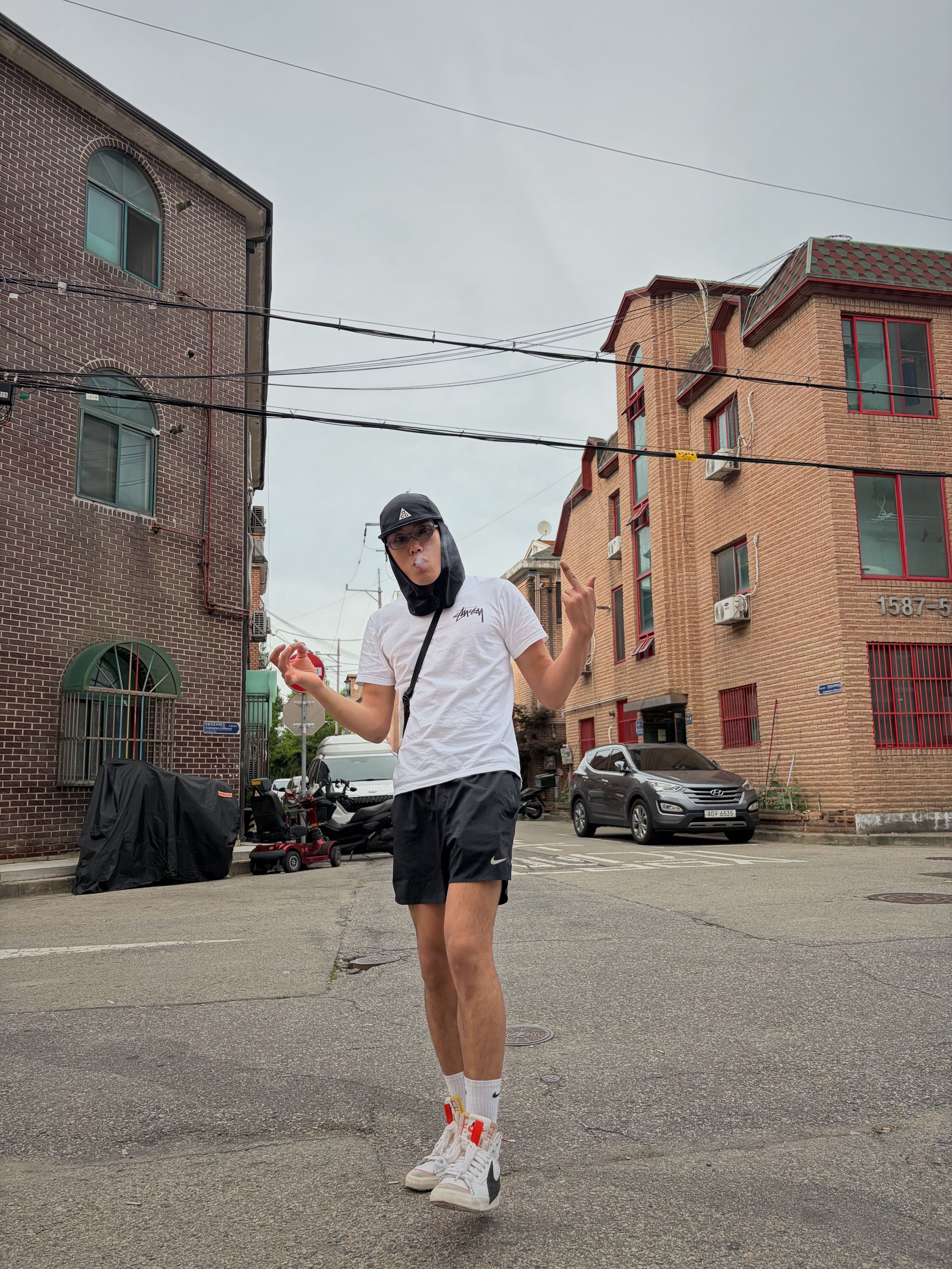 Nike ACG Fly Cap Black, Stussy World Tour T-Shirt White 착용 스타일 - 2