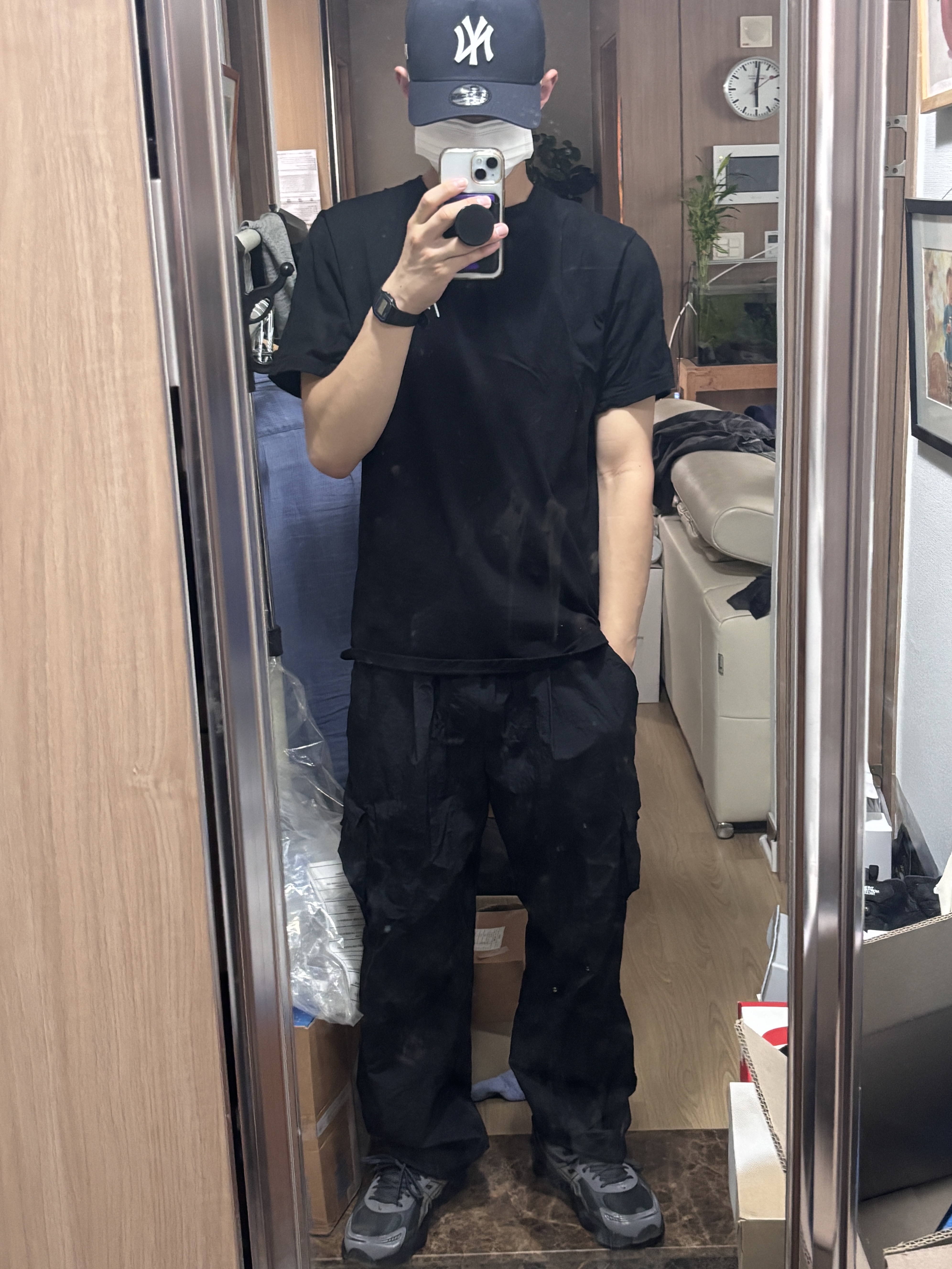 Asics Gel-Kinetic Fluent Graphite Grey Pure Silver, New Era MLB New York Yankees K-Frame Ball Cap Navy 착용 스타일 - 1
