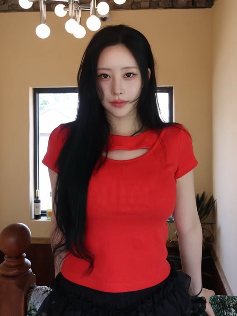 PHOS333 W Slim Fit Slit T-Shirt Red 착용 스타일 - 3