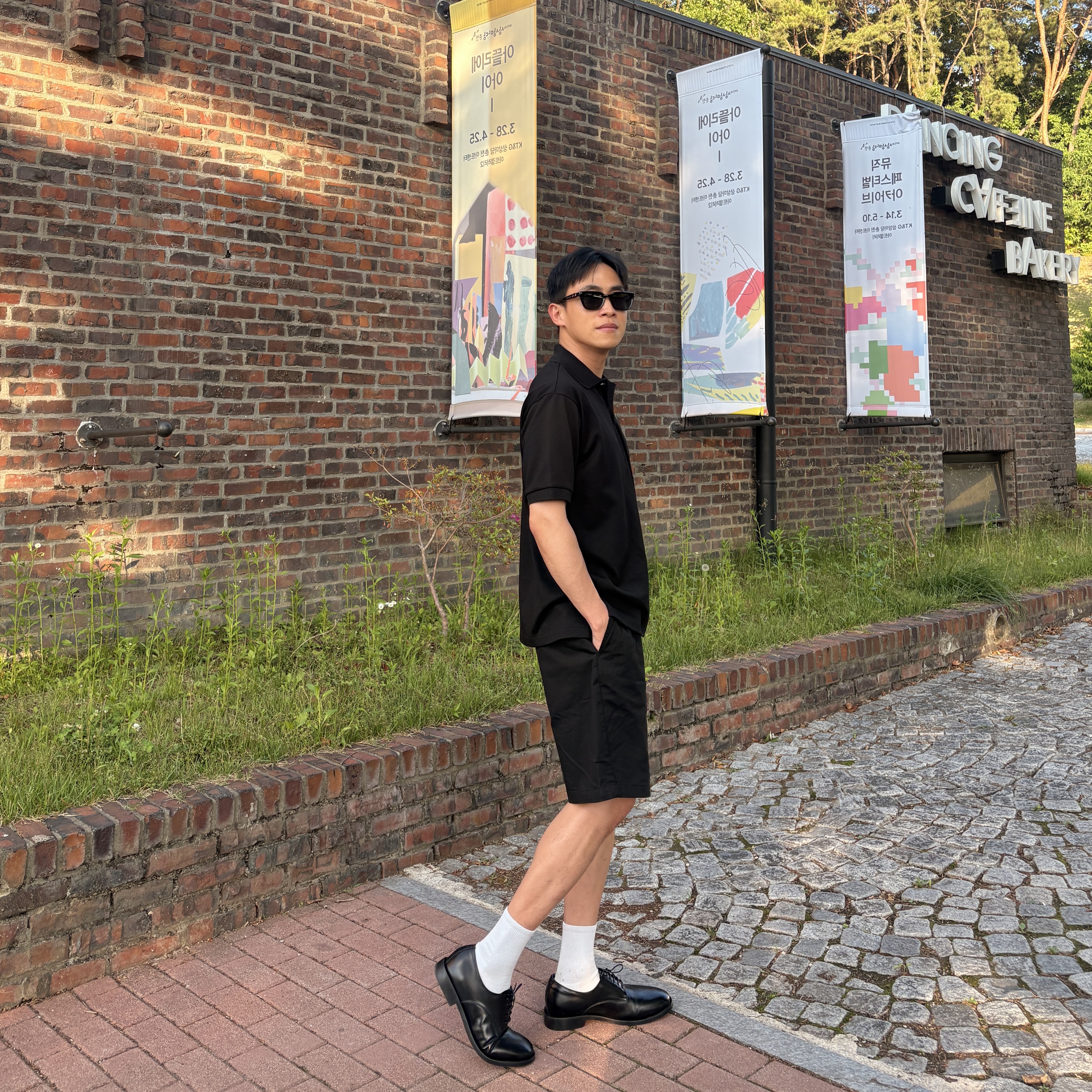 Gentle Monster Hovo 01 Black, POSTMAN T-3 Derby Black 착용 스타일 - 6