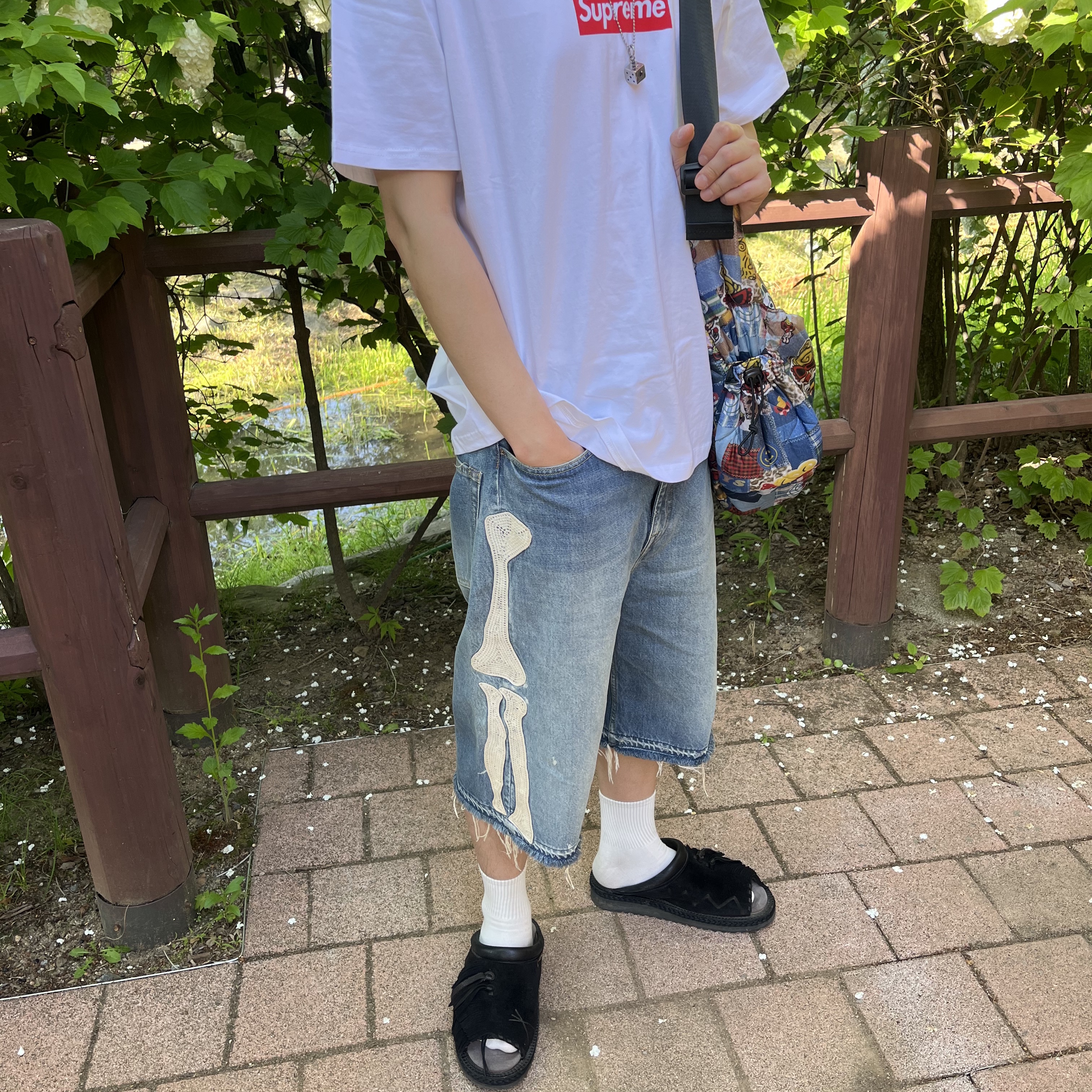 Kapital 14 oz. Denim 5P Bone Embroidery Short Pants Indigo (Processing), Supreme West Hollywood Box Logo T-Shirt White - 23SS 착용 스타일
