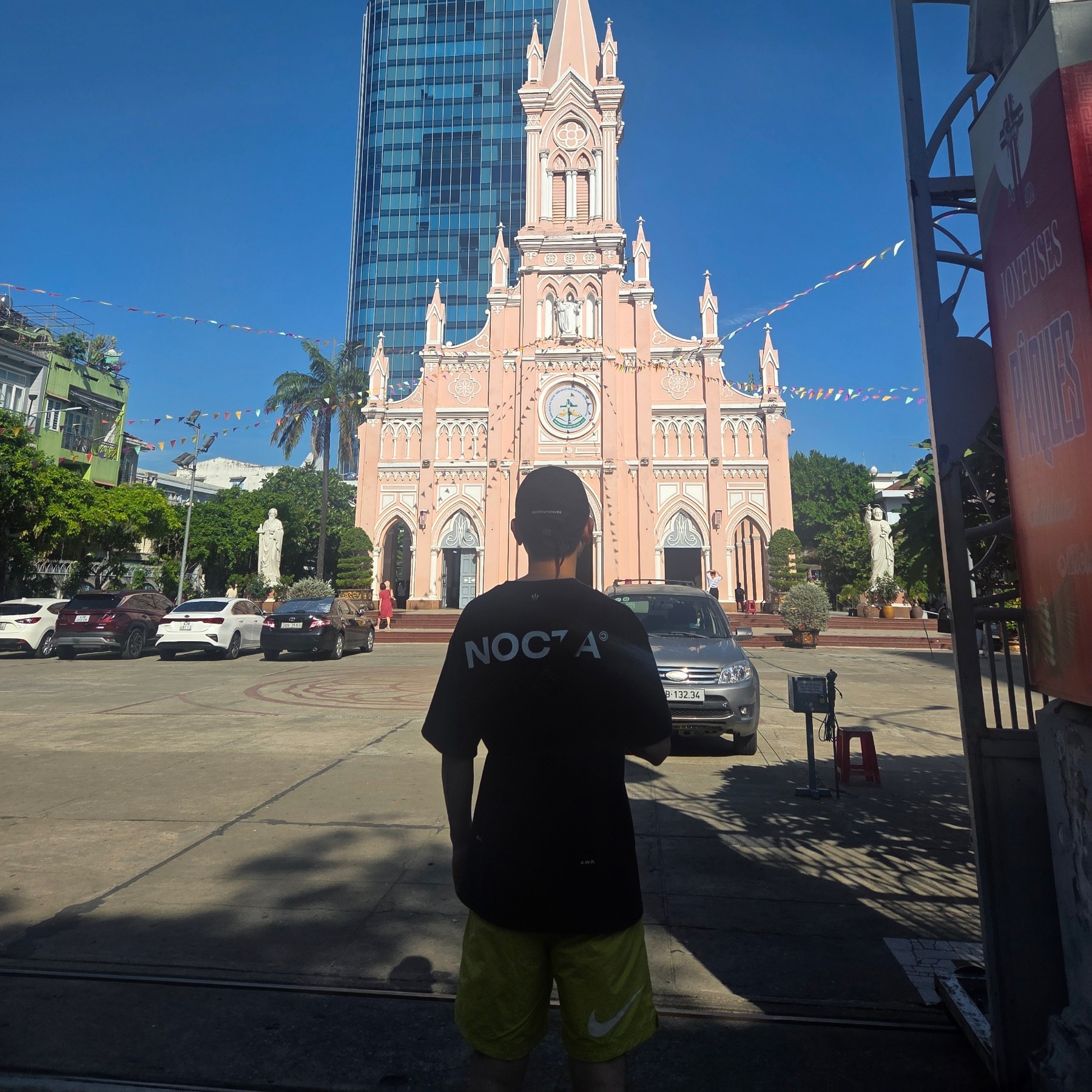 Nike x Drake Nocta Max 90 T-Shirt Black (FN7663-010), Nike x Stussy Shorts High Voltage (FJ9167-344) 착용 스타일