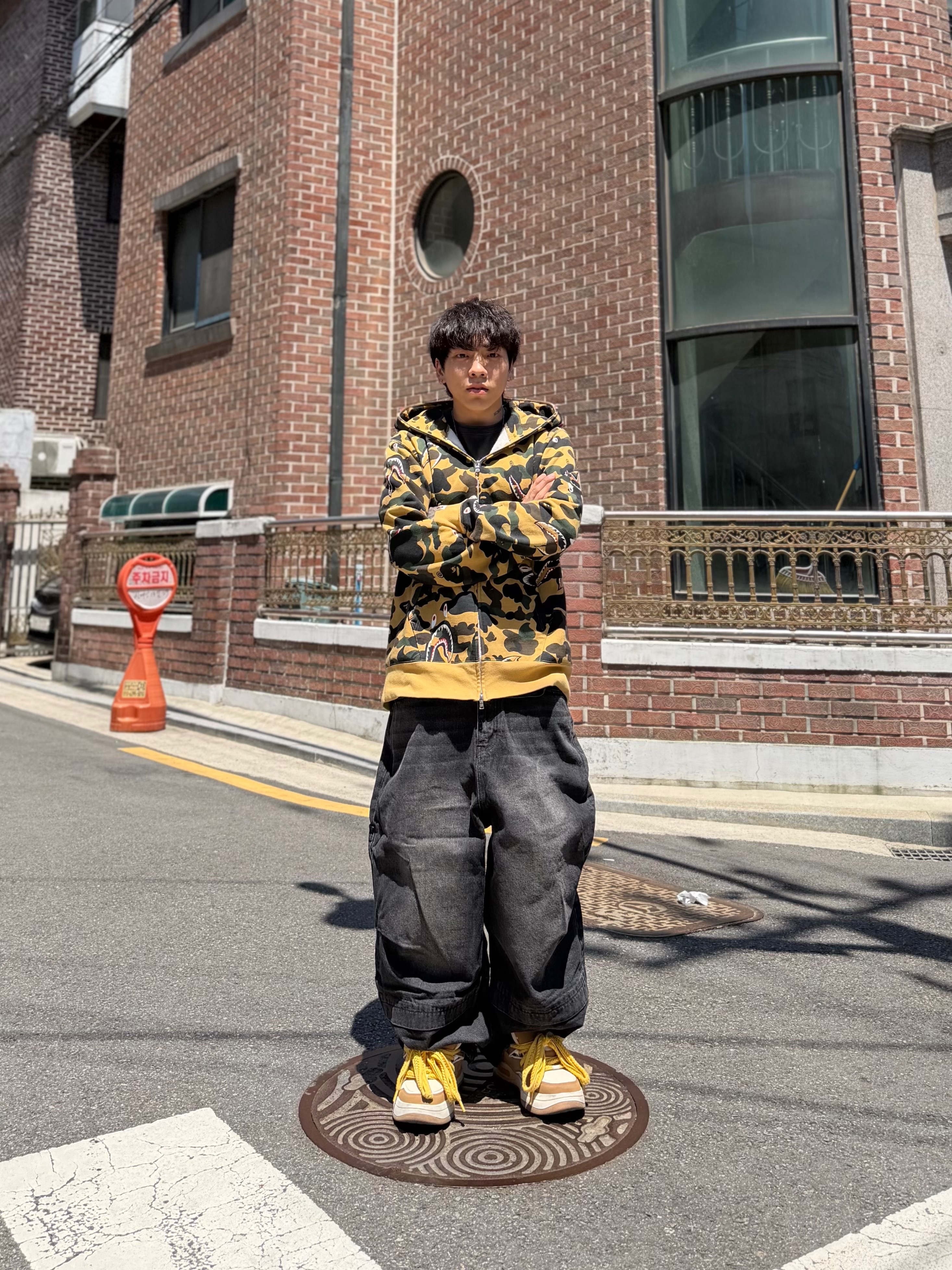 BAPE PONR 1st Camo 2nd Shark Full Zip Hoodie Yellow 착용 스타일 - 4