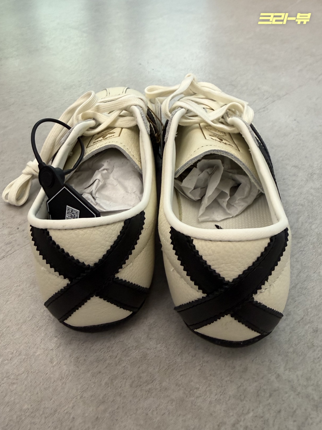 (W) Adidas Tokyo Off White Core Black 착용 스타일 - 6