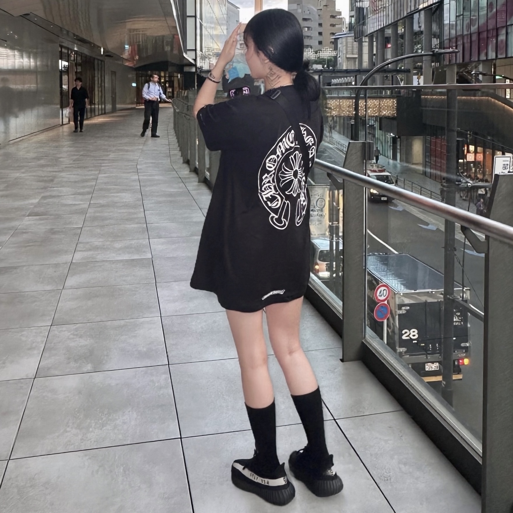 Chrome Hearts Horseshoe Logo Pocket T-Shirt Black, Adidas Yeezy Boost 350 V2 Core Black White 2022 착용 스타일 - 2