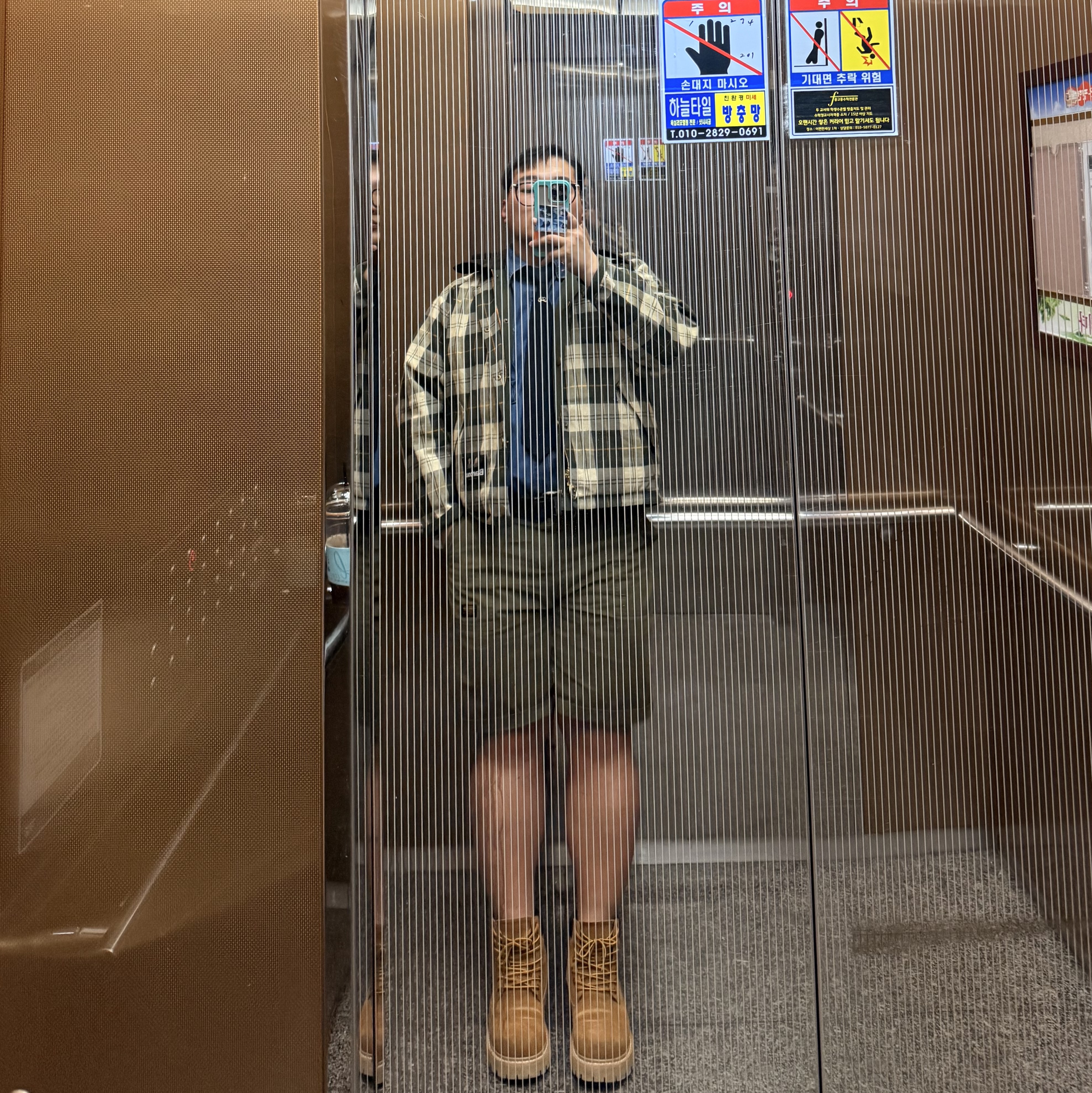 Carhartt WIP x IAB Studio OG Chore Coat Yellow, Converse x Feng Chen Wang Chuck 70 2-in-1 Persimmon Orange 착용 스타일 - 2