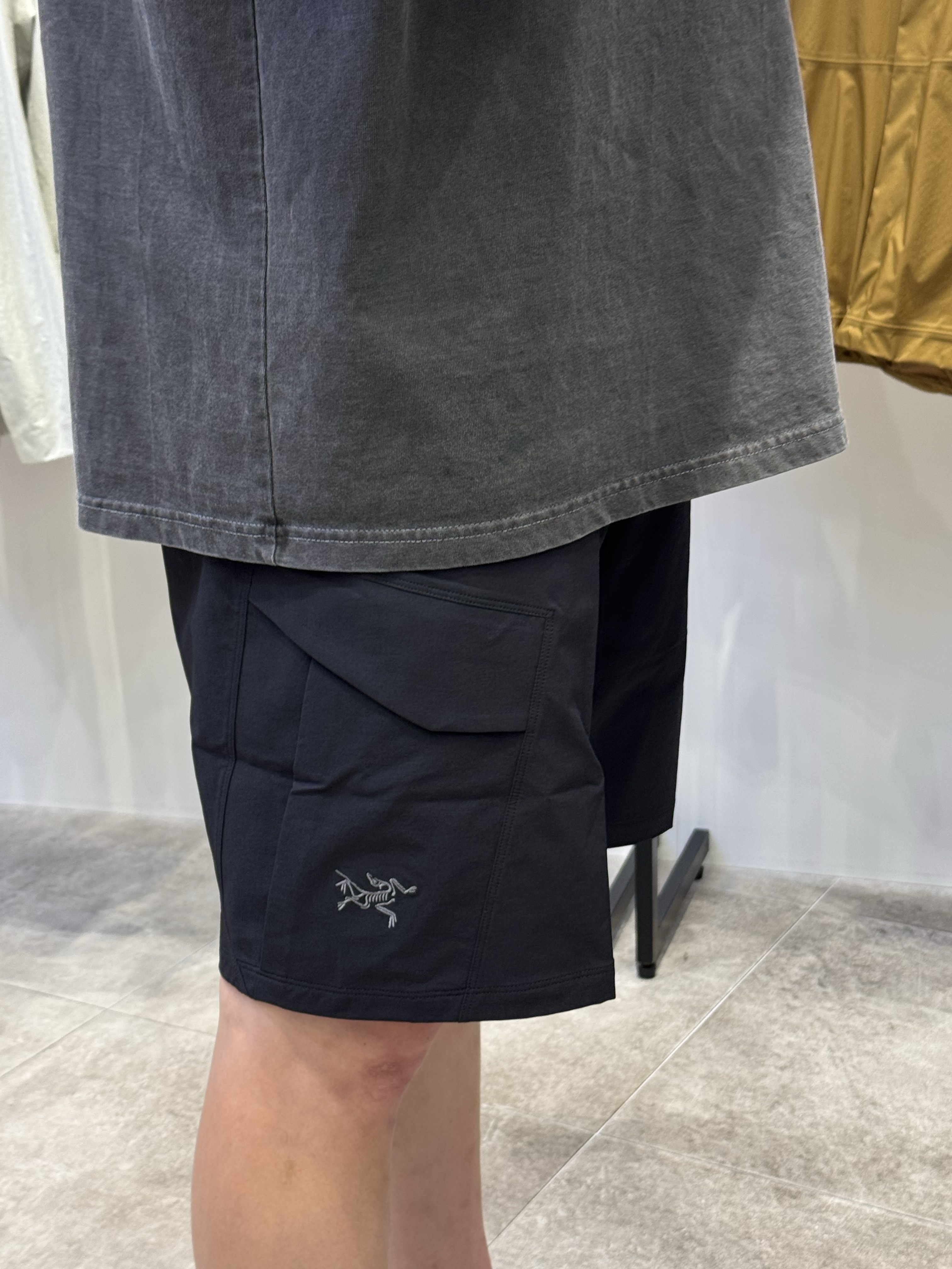 Arc'teryx Rampart Shorts 9 Inch Black, Hermes Bouncing Sneakers Calfskin Suede Goatskin & Blanc 착용 스타일 - 3