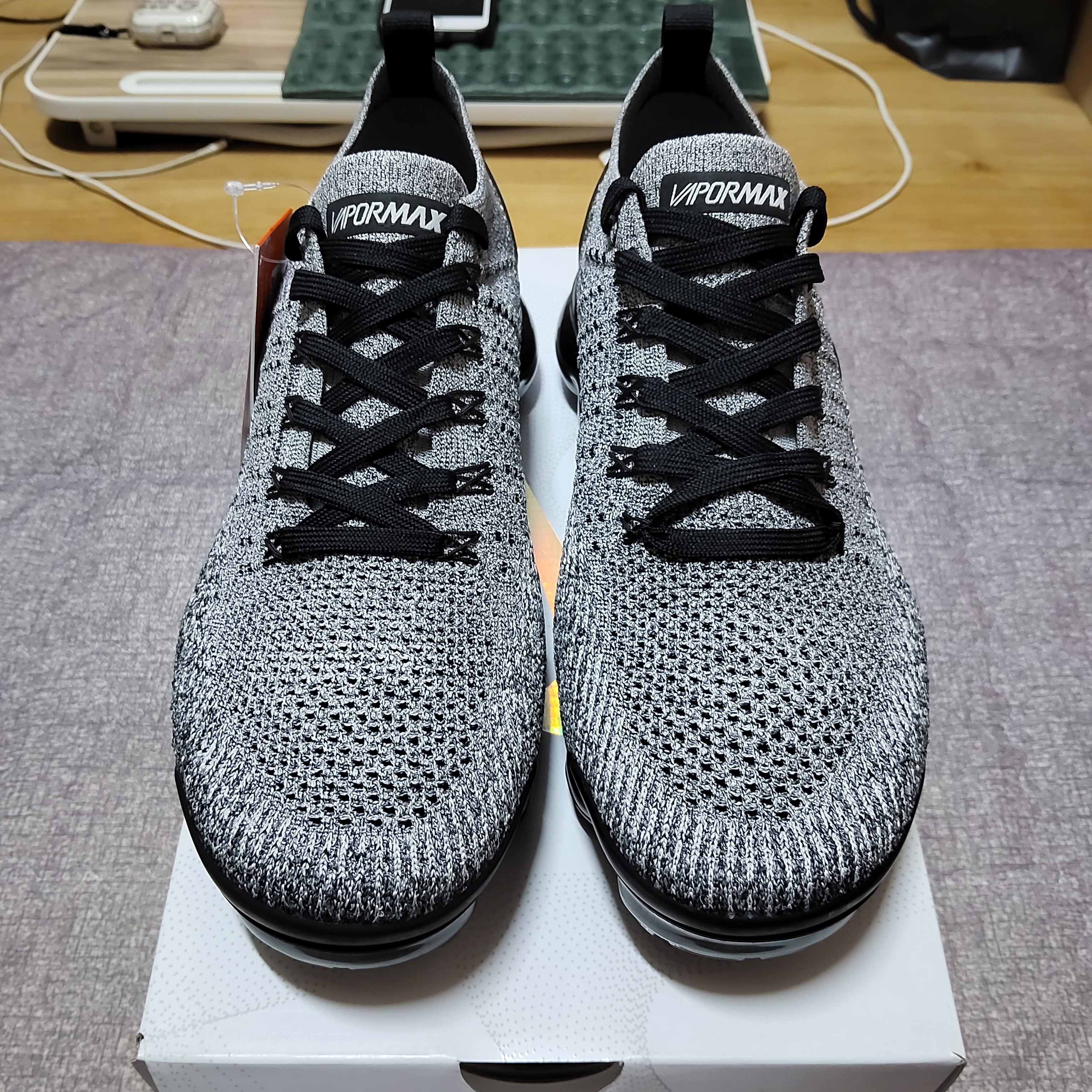 Nike Air VaporMax 2 Cookies and Cream 착용 스타일 - 2