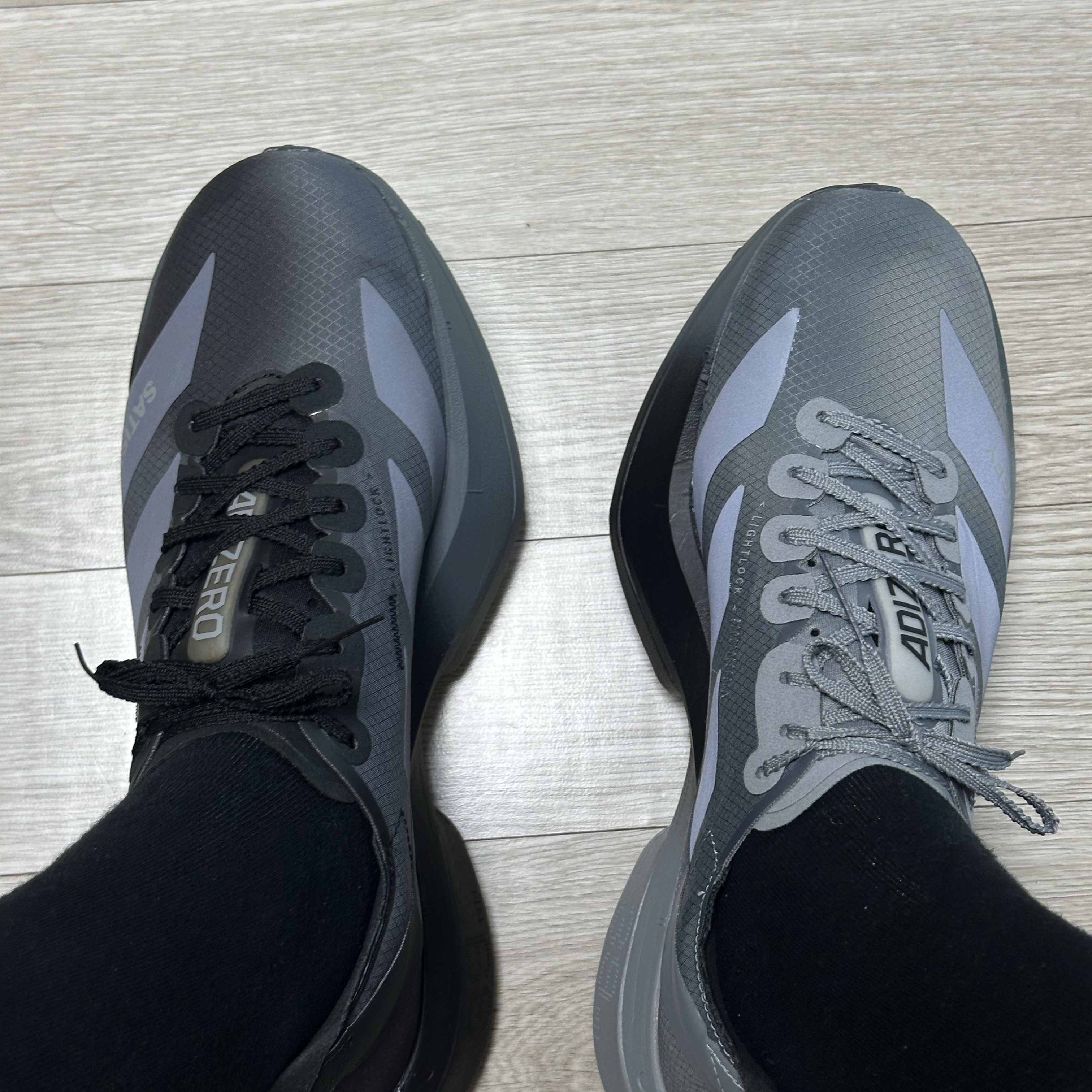 Adidas x Satisfy Adizero Adios Pro 4 Core Black Grey Five 착용 스타일 - 2