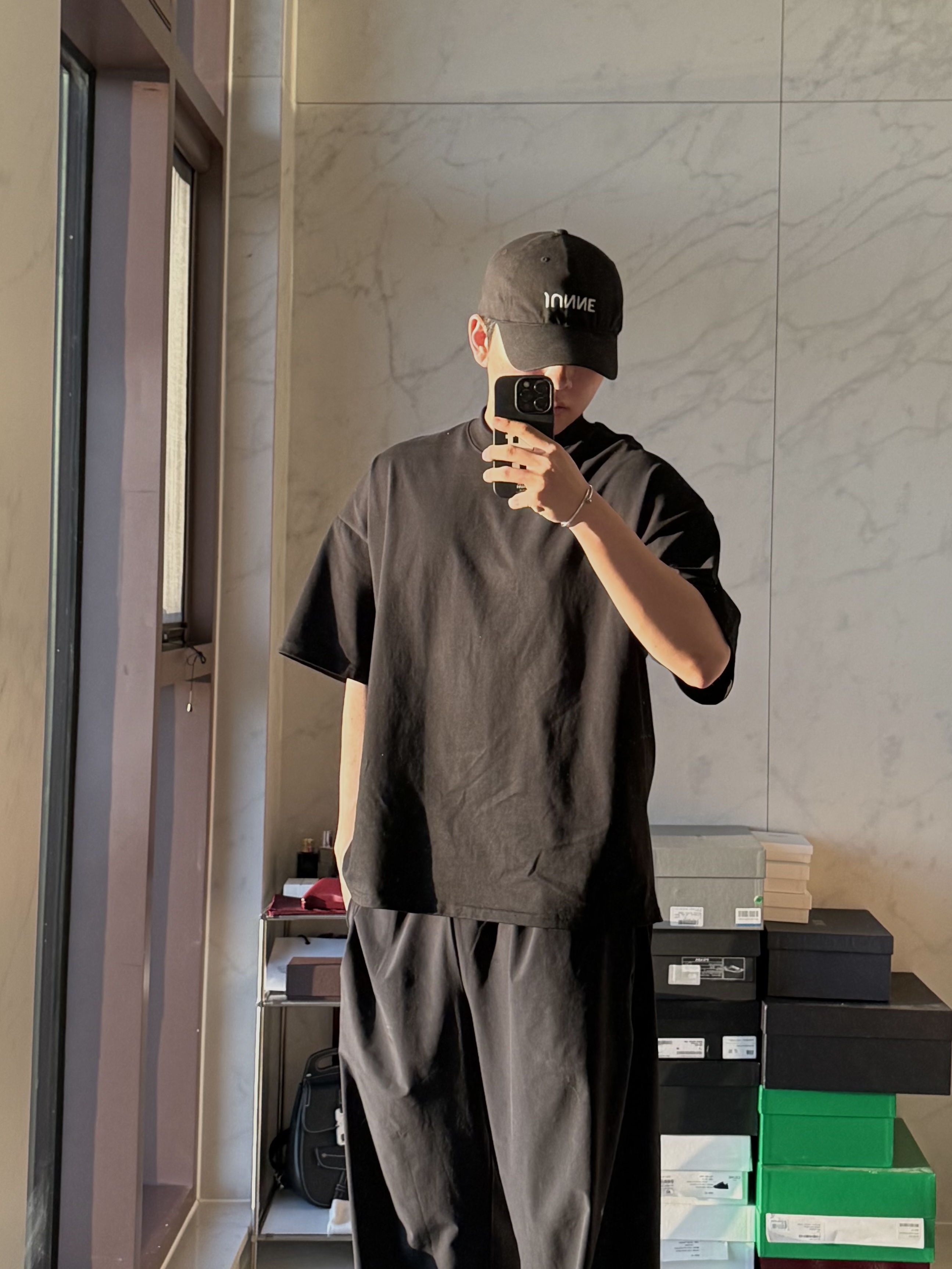 Junne A08 Mirror Logo Ball Cap Black 착용 스타일
