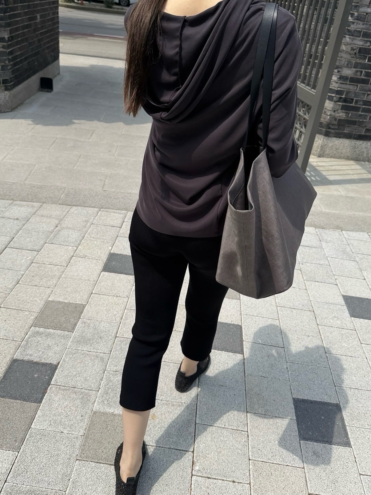 Amomento Women Bermuda Pants Black - 26SS, Amomento Women Net Flats Black - 26SS 착용 스타일 - 2