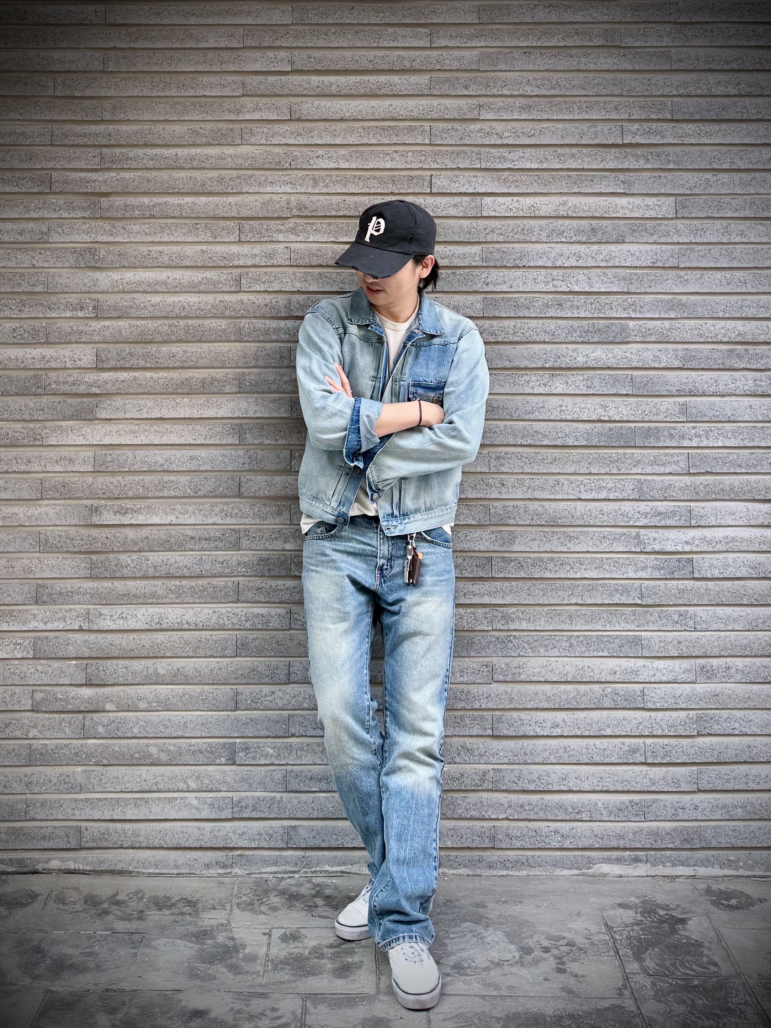 Levi's LVC 1936 Type I Jacket Medium Indigo, Vans Authentic Stressed White 착용 스타일 - 1