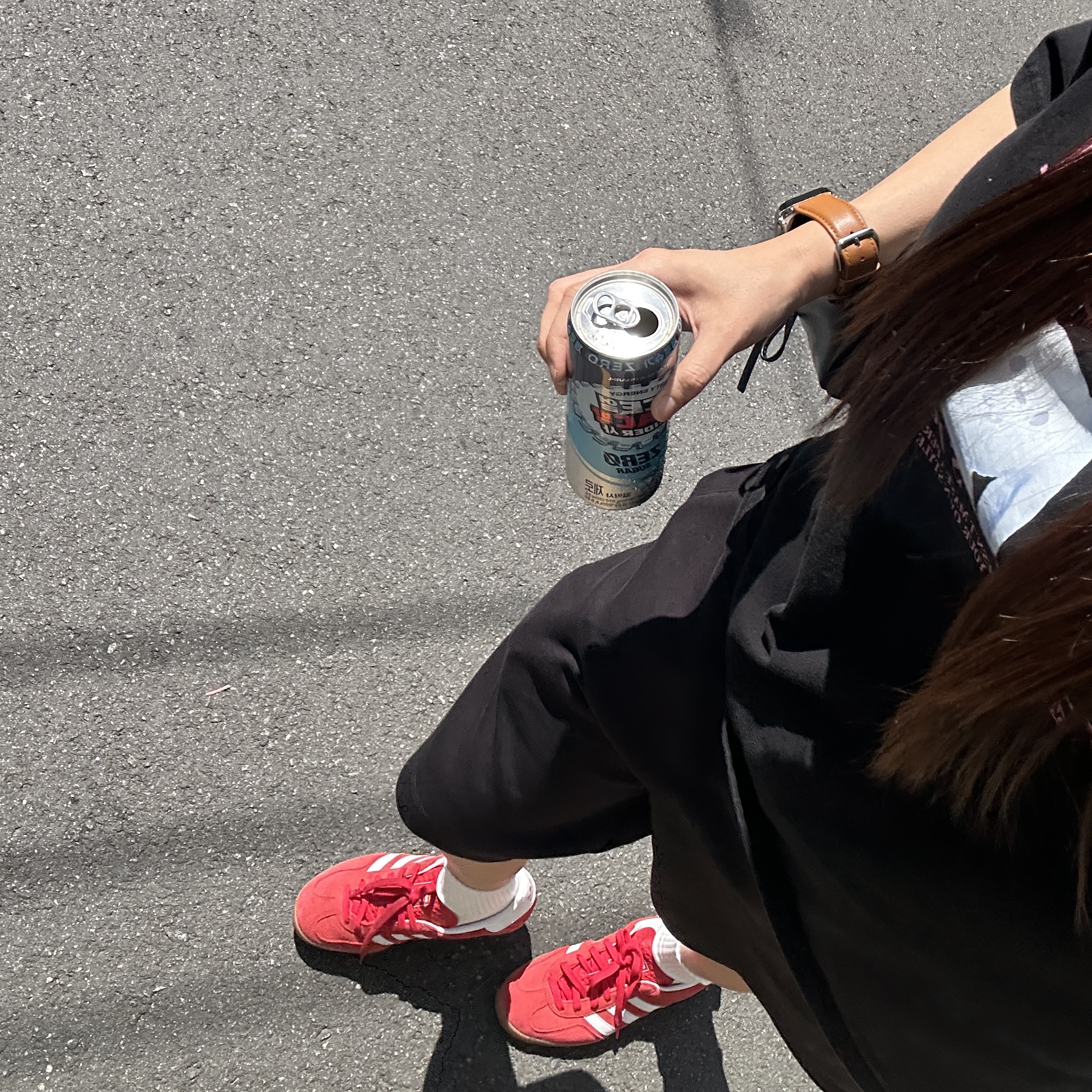 Adidas Gazelle Indoor Better Scarlet Cloud White, Matin Kim Twist Handle Small Hobo Bag In Black 착용 스타일
