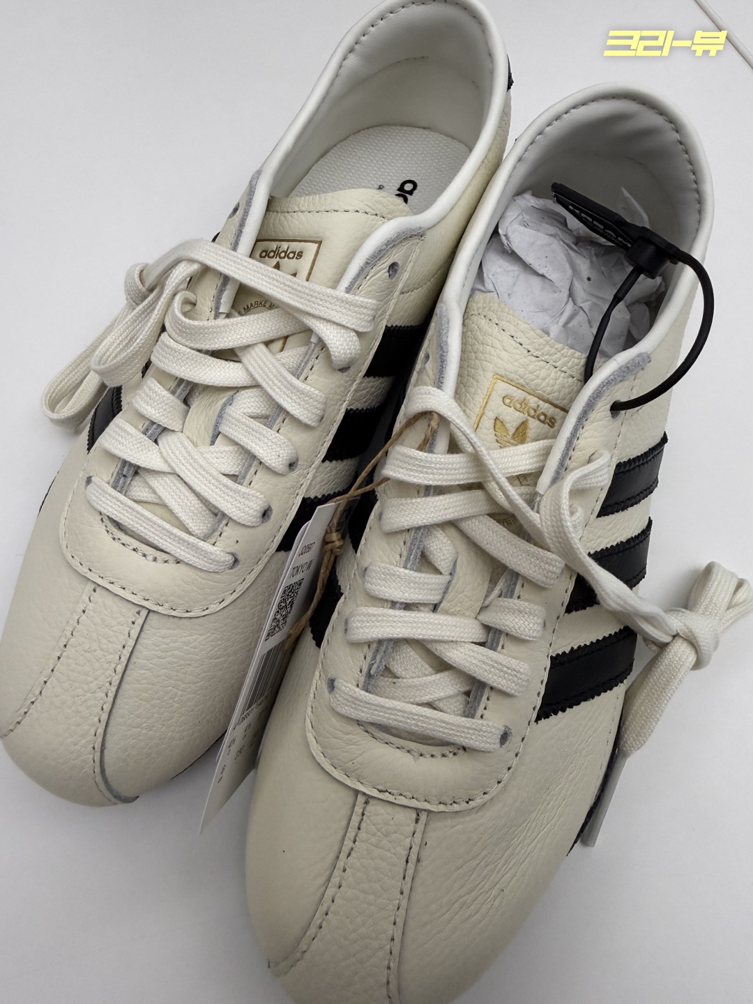 (W) Adidas Tokyo Off White Core Black 착용 스타일 - 5