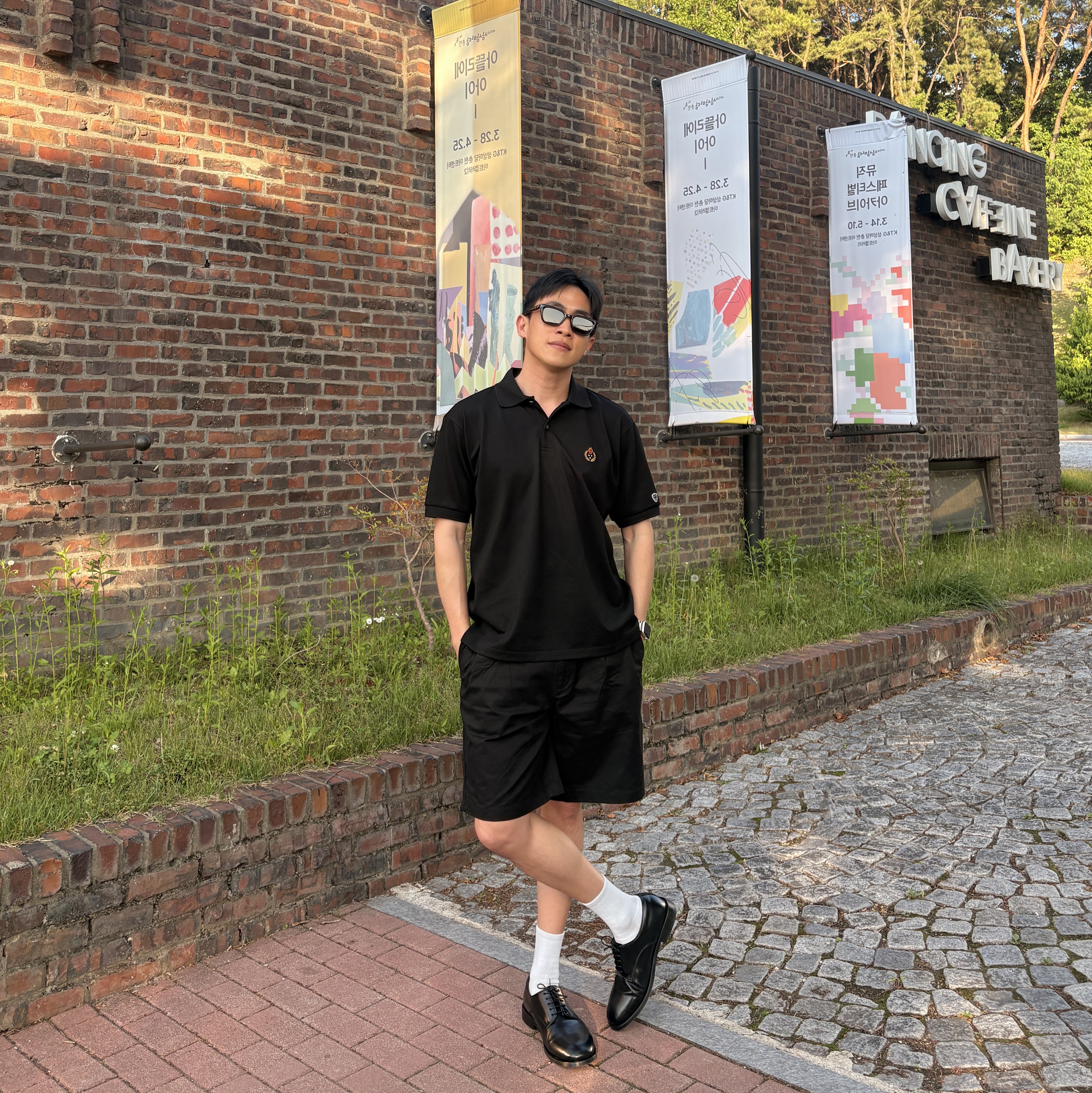 Gentle Monster Hovo 01 Black, POSTMAN T-3 Derby Black 착용 스타일 - 2