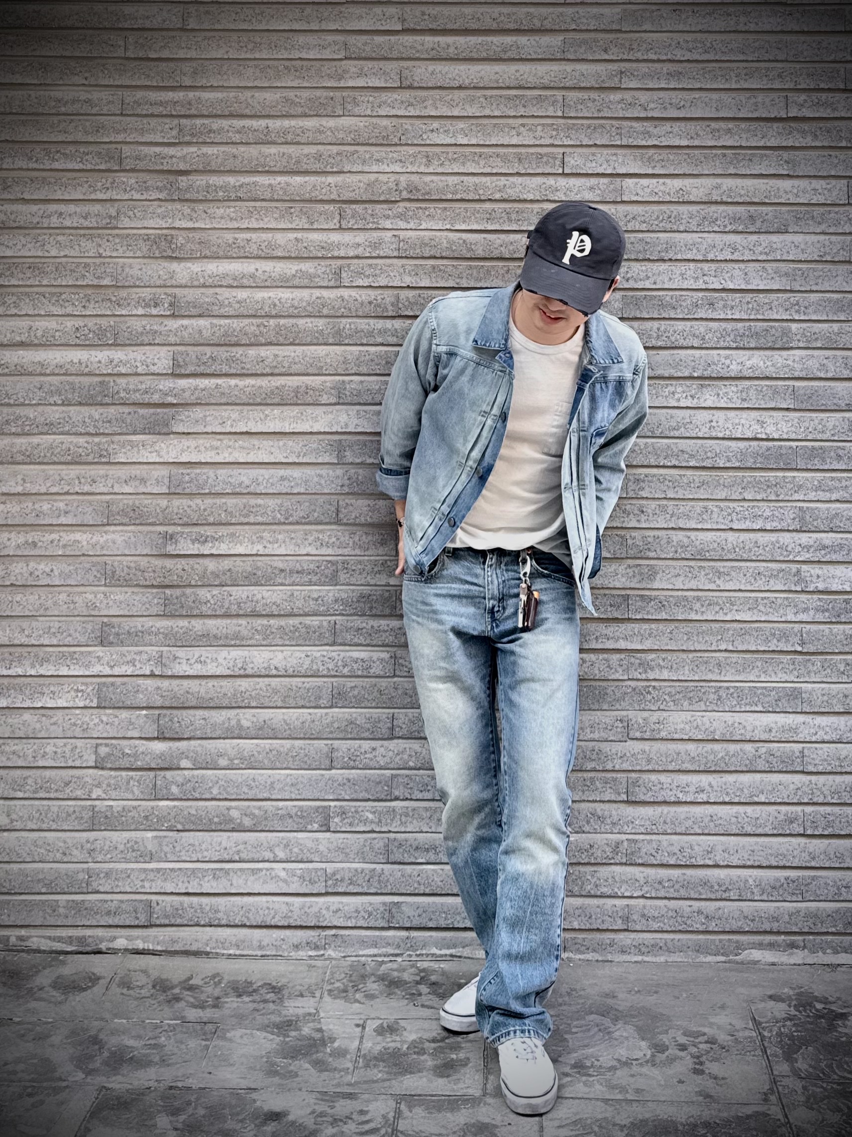 Levi's LVC 1936 Type I Jacket Medium Indigo, Vans Authentic Stressed White 착용 스타일 - 2