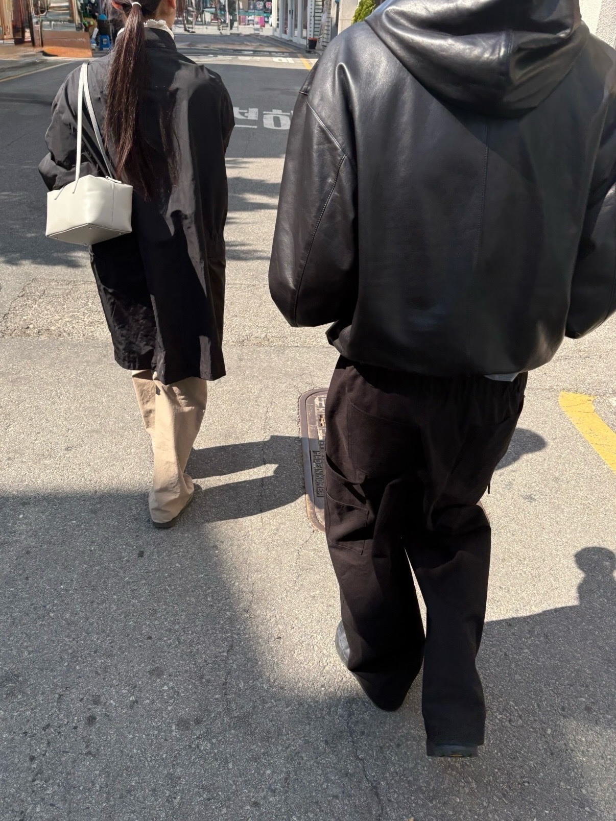 Amomento Lamb Skin Leather Hood Jumper Black - 26SS 착용 스타일 - 3