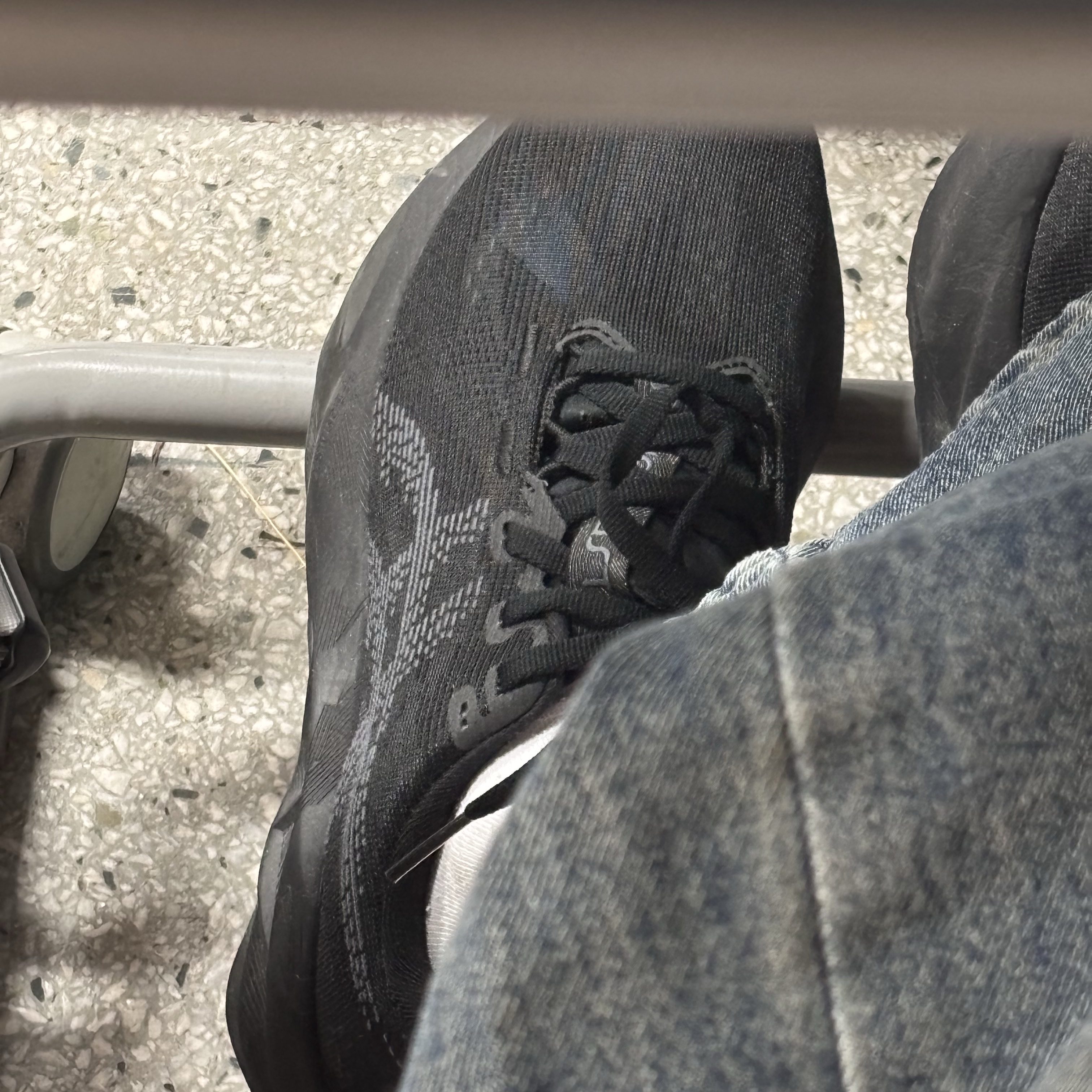 (W) Asics Novablast 5 Black Carrier Grey 착용 스타일