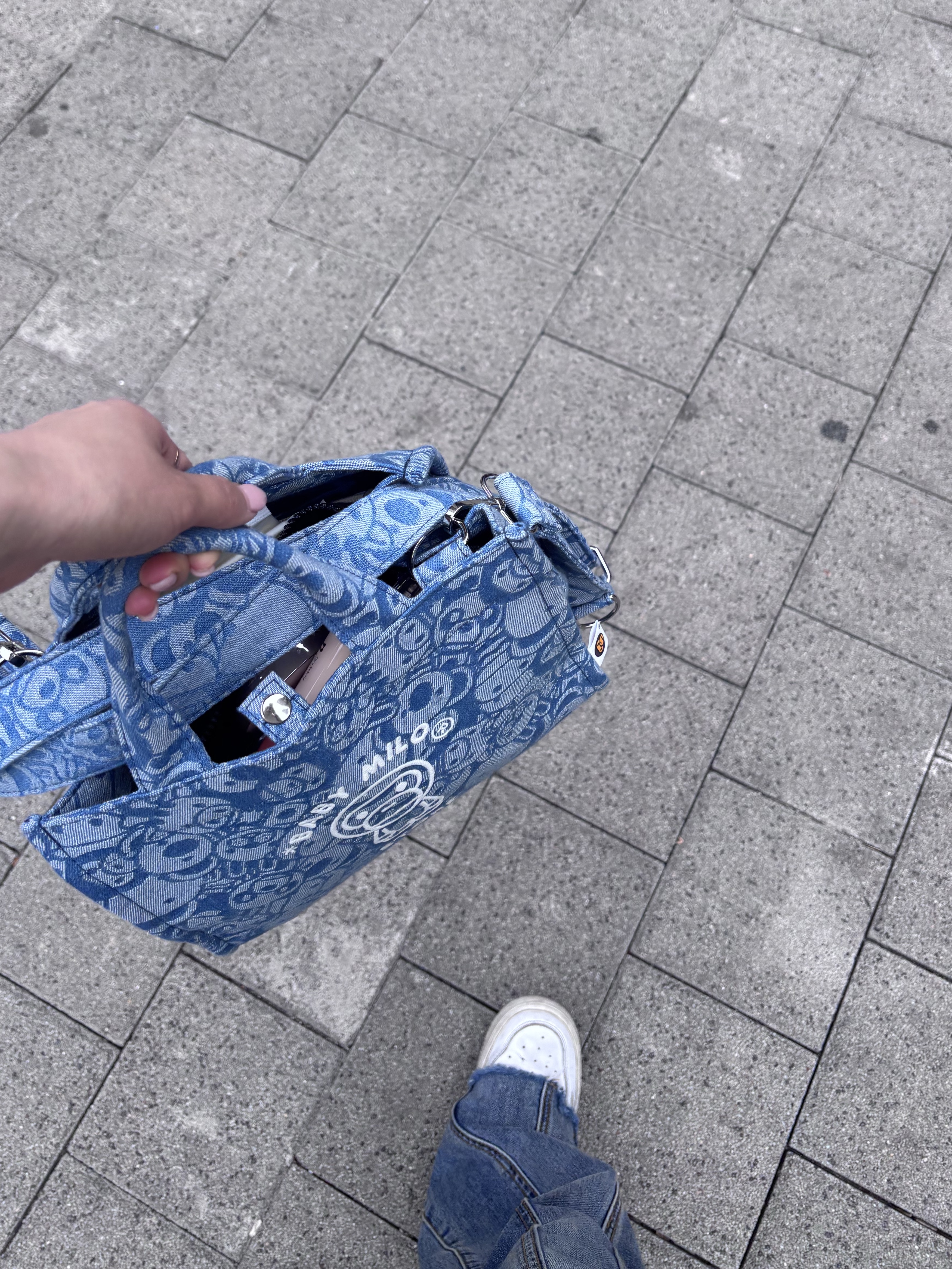 BAPE Baby Milo PU Cross Bag Blue, BAPE Baby Milo Small Tote Bag #2 Sax 착용 스타일 - 3