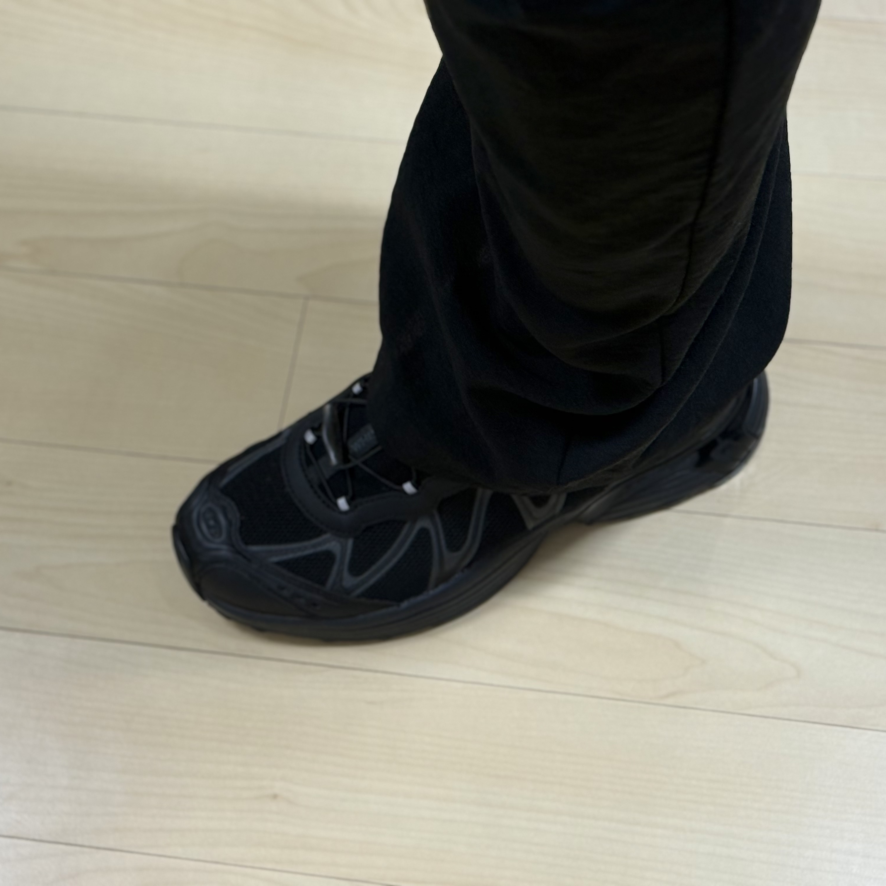 Salomon XT-Whisper Black Asphalt 착용 스타일 - 1
