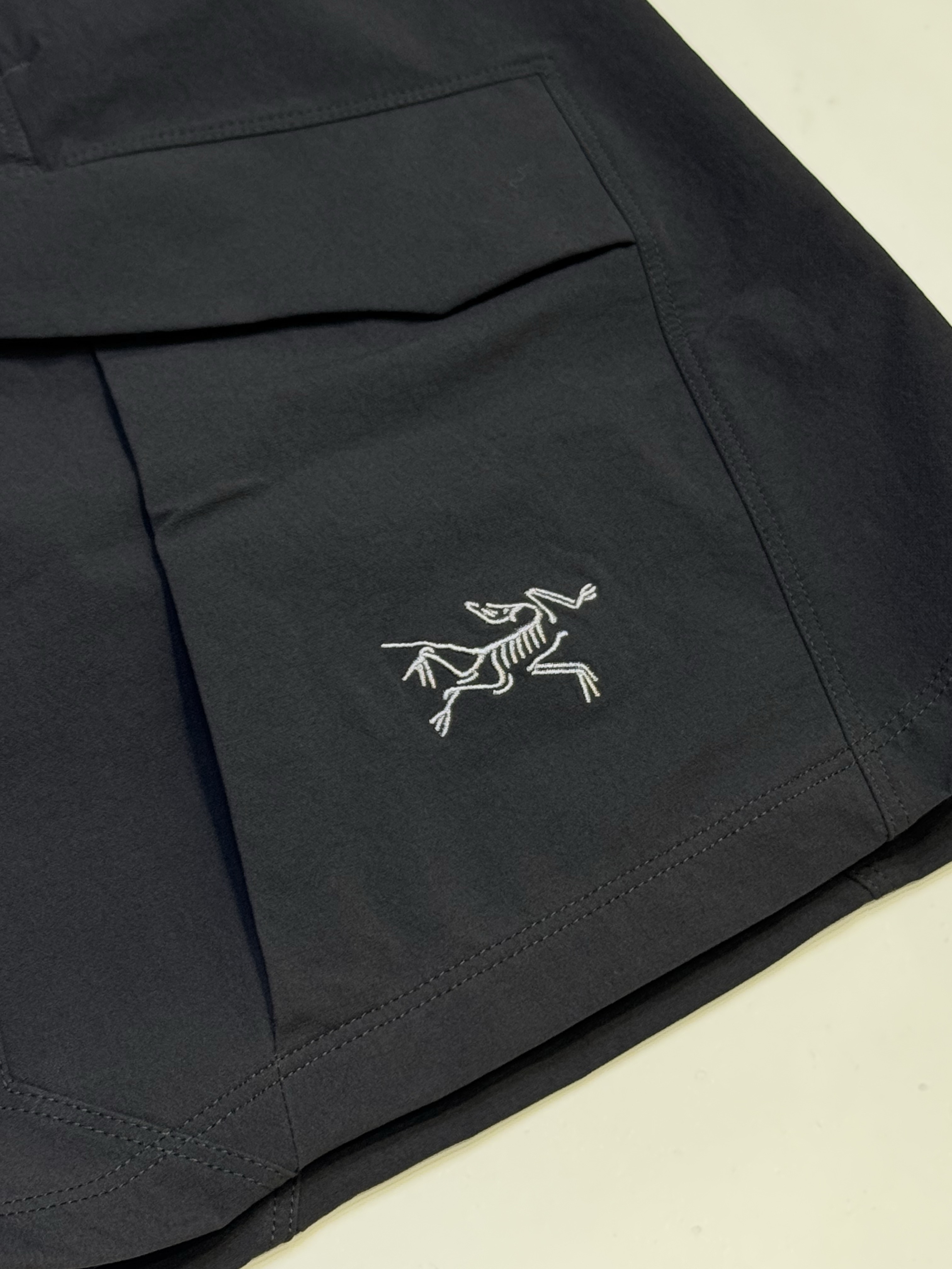 Arc'teryx Rampart Shorts 9 Inch Black, Hermes Bouncing Sneakers Calfskin Suede Goatskin & Blanc 착용 스타일 - 2