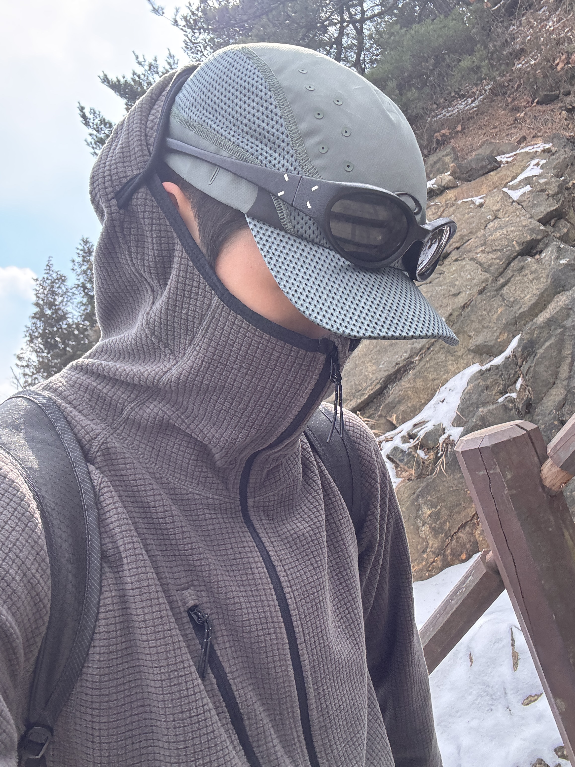 Arc'teryx Beta LT Jacket Tatsu, Gentle Monster x Maison Margiela MM105 Leather Black Black 착용 스타일 - 3