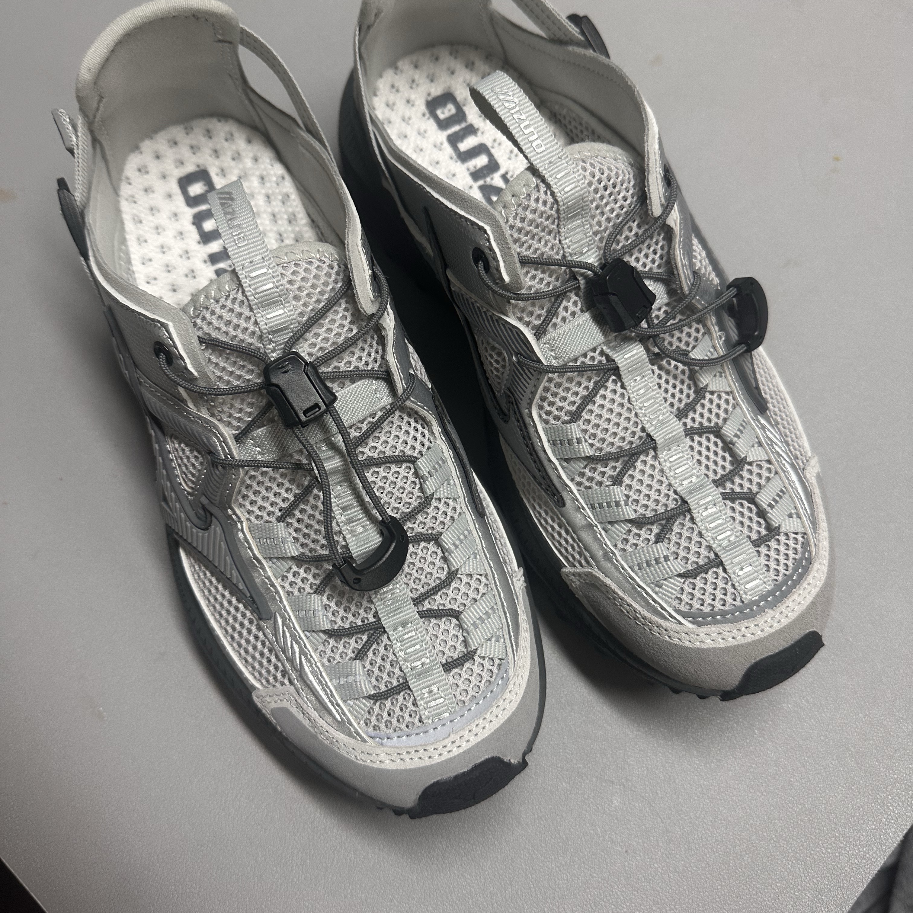 [KREAM 단독] Mizuno Apex Trail Silver - 26FW 착용 스타일