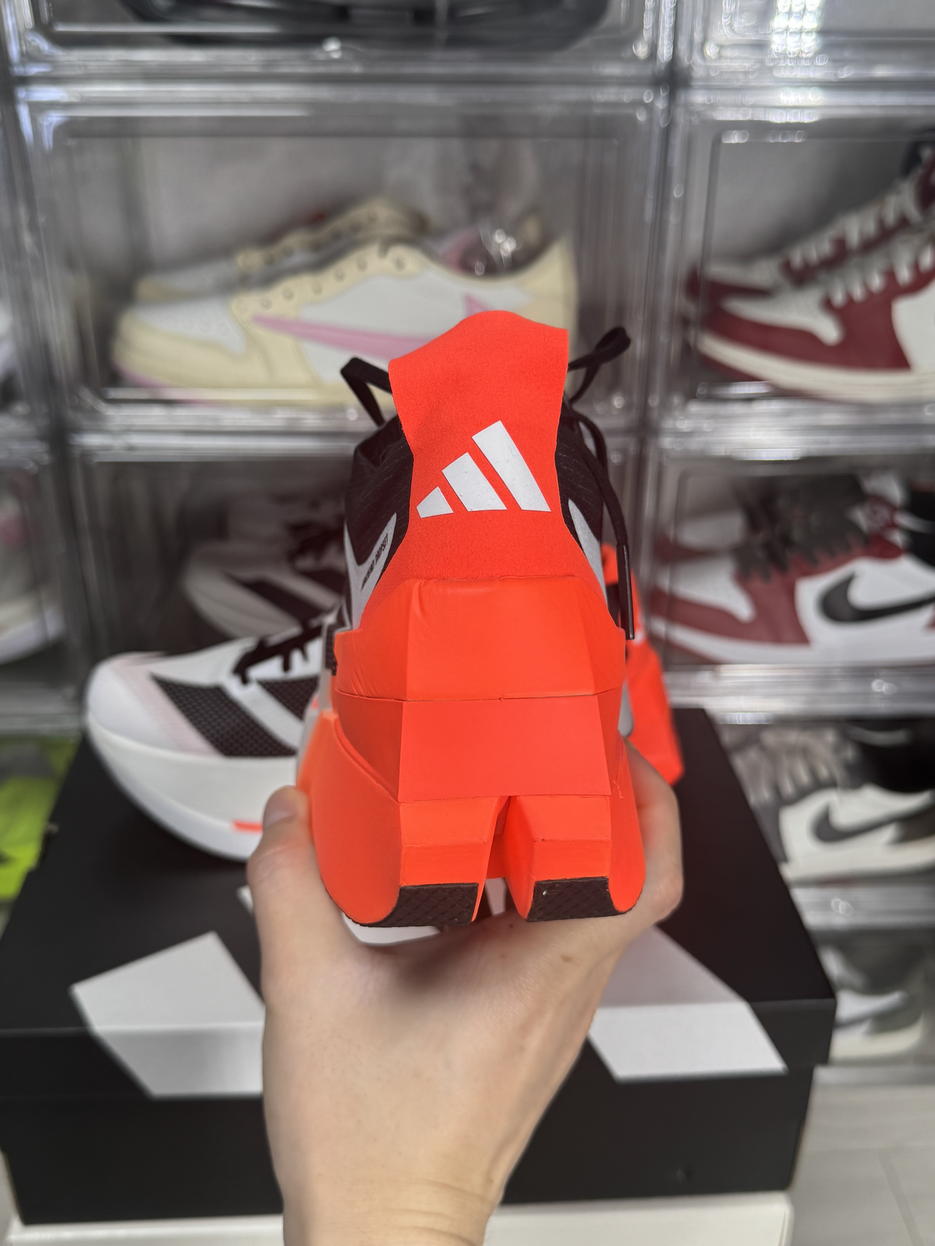 Adidas Adizero Dropset Elite Training Cloud White Solar Red, Adidas Adizero Prime x EVO Cloud White Core Black 착용 스타일 - 3