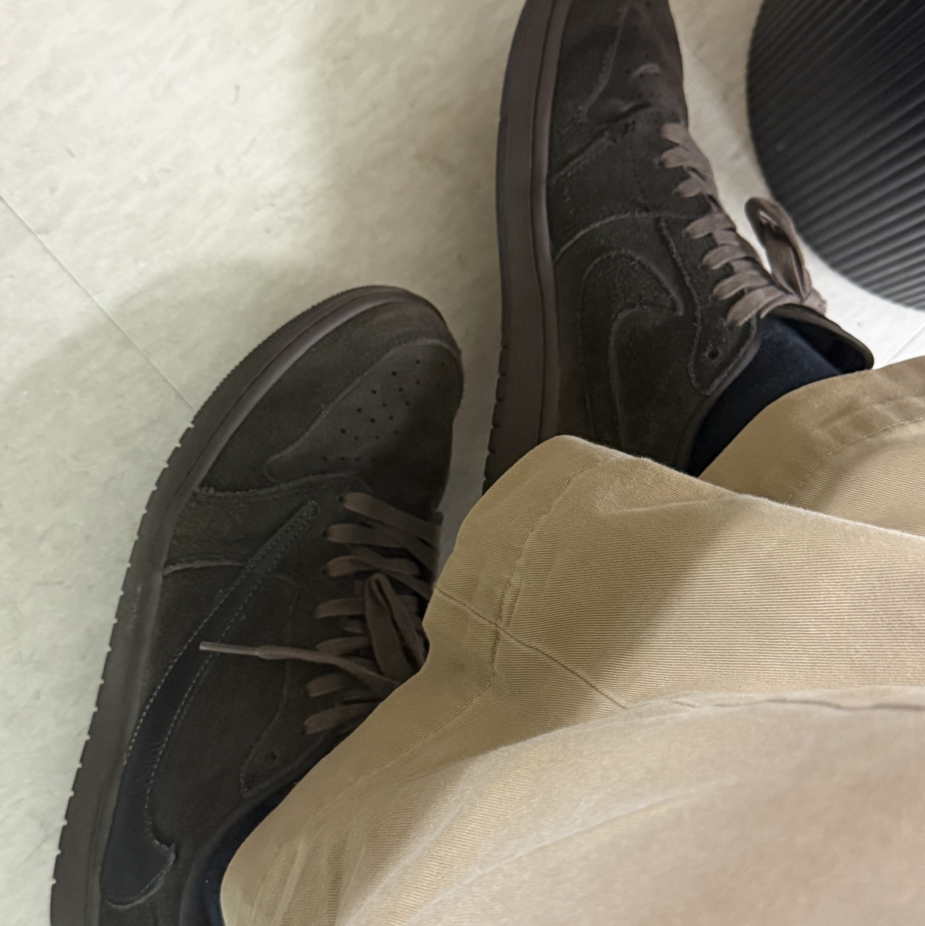 Jordan 1 x Travis Scott Retro Low OG SP Velvet Brown and Dark Mocha 착용 스타일