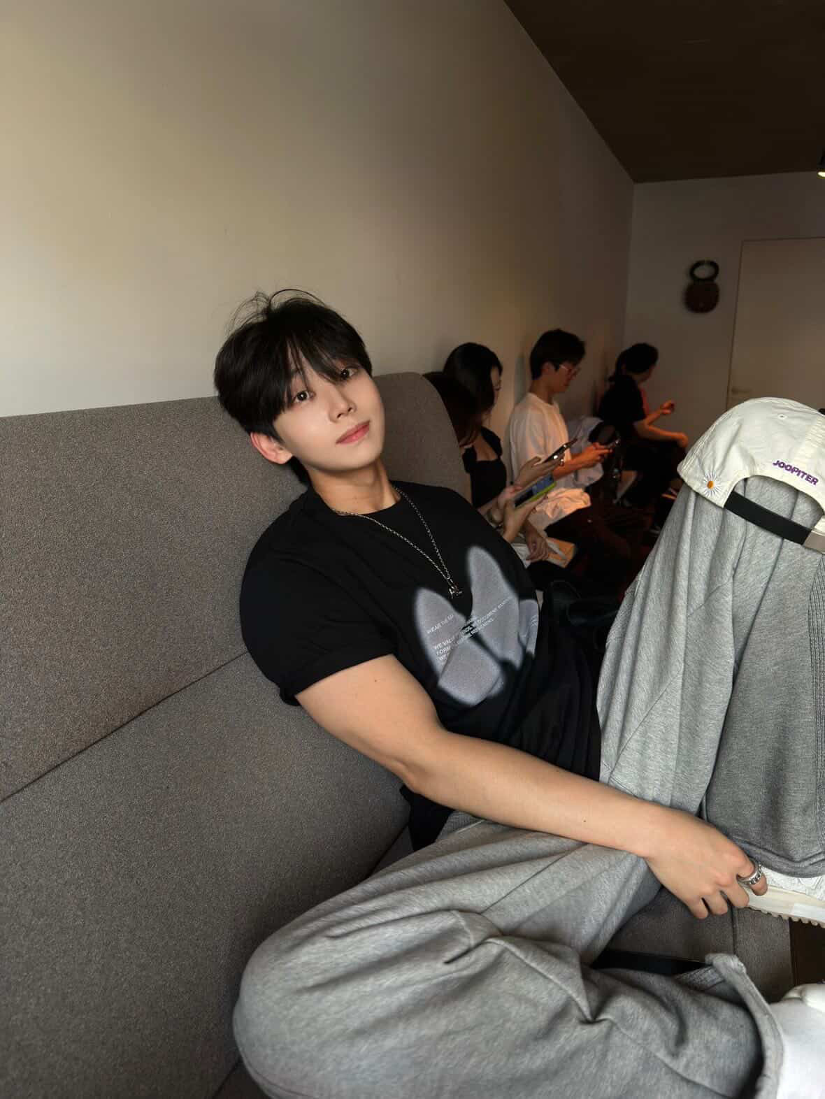 BLR Waffle Mix Washed Sweat Pants Melange Grey 착용 스타일