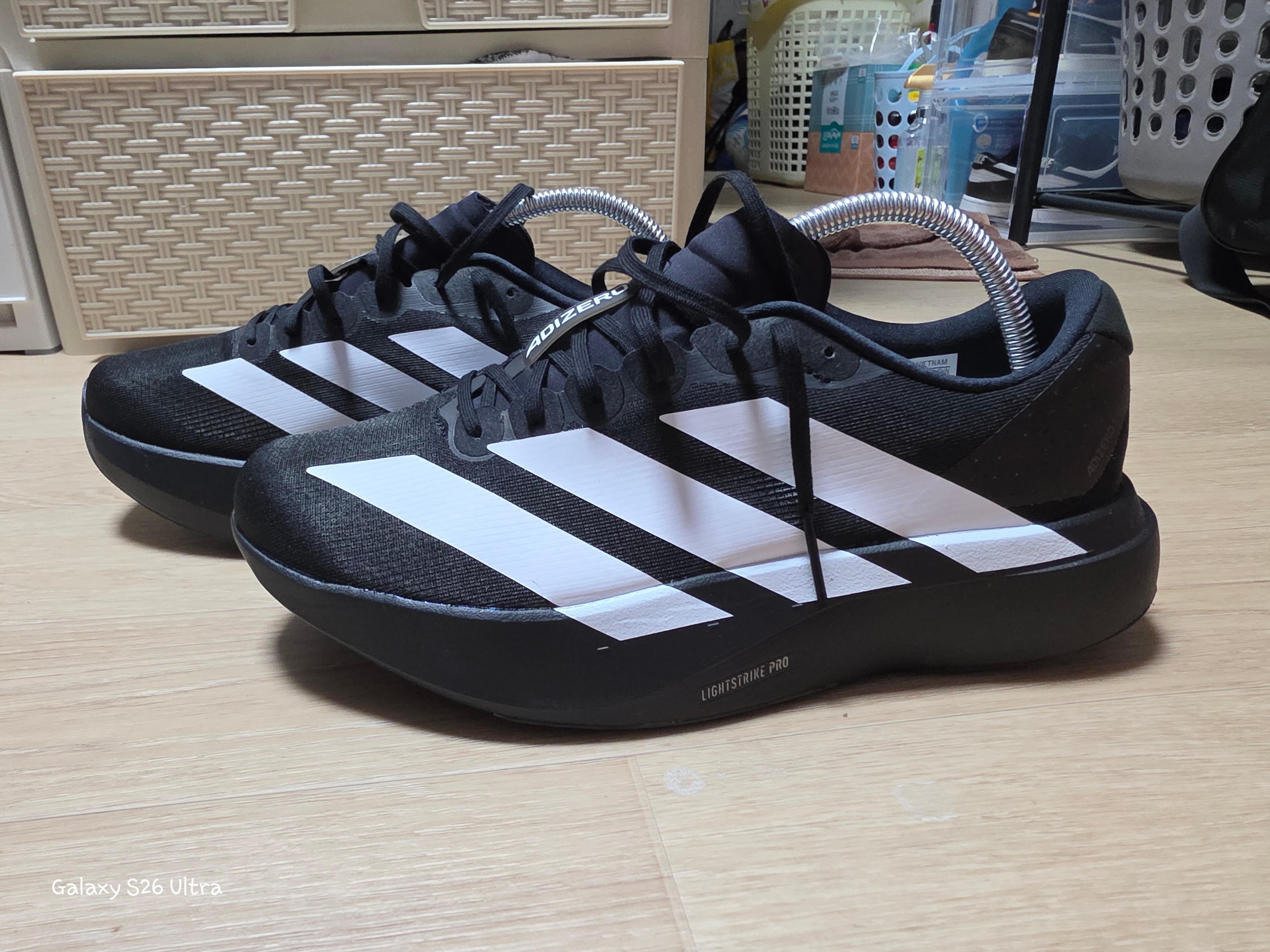 Adidas Adizero EVO SL Core Black Cloud White 착용 스타일