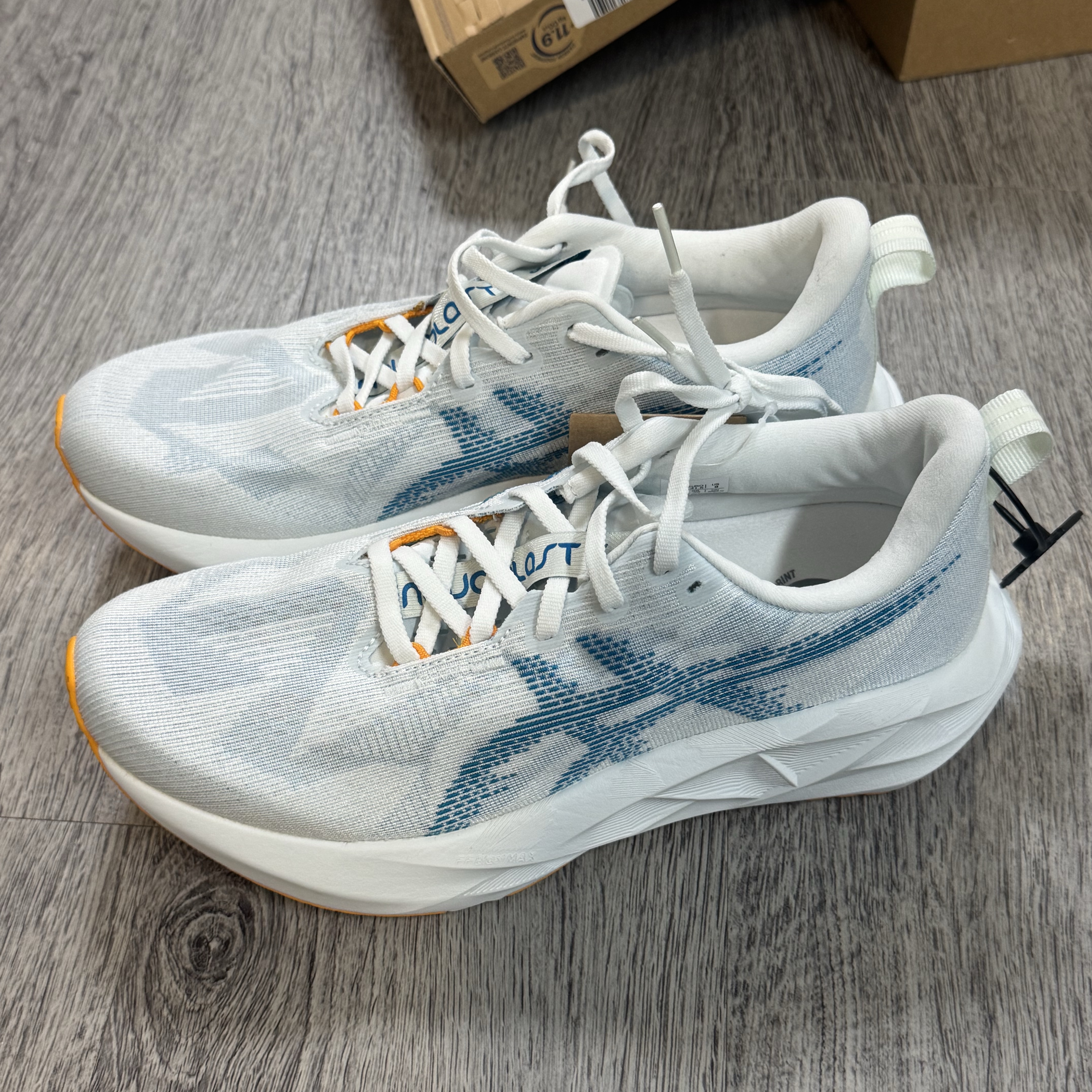 Asics Novablast 5 Arctic Blue Aegean Blue 착용 스타일 - 2