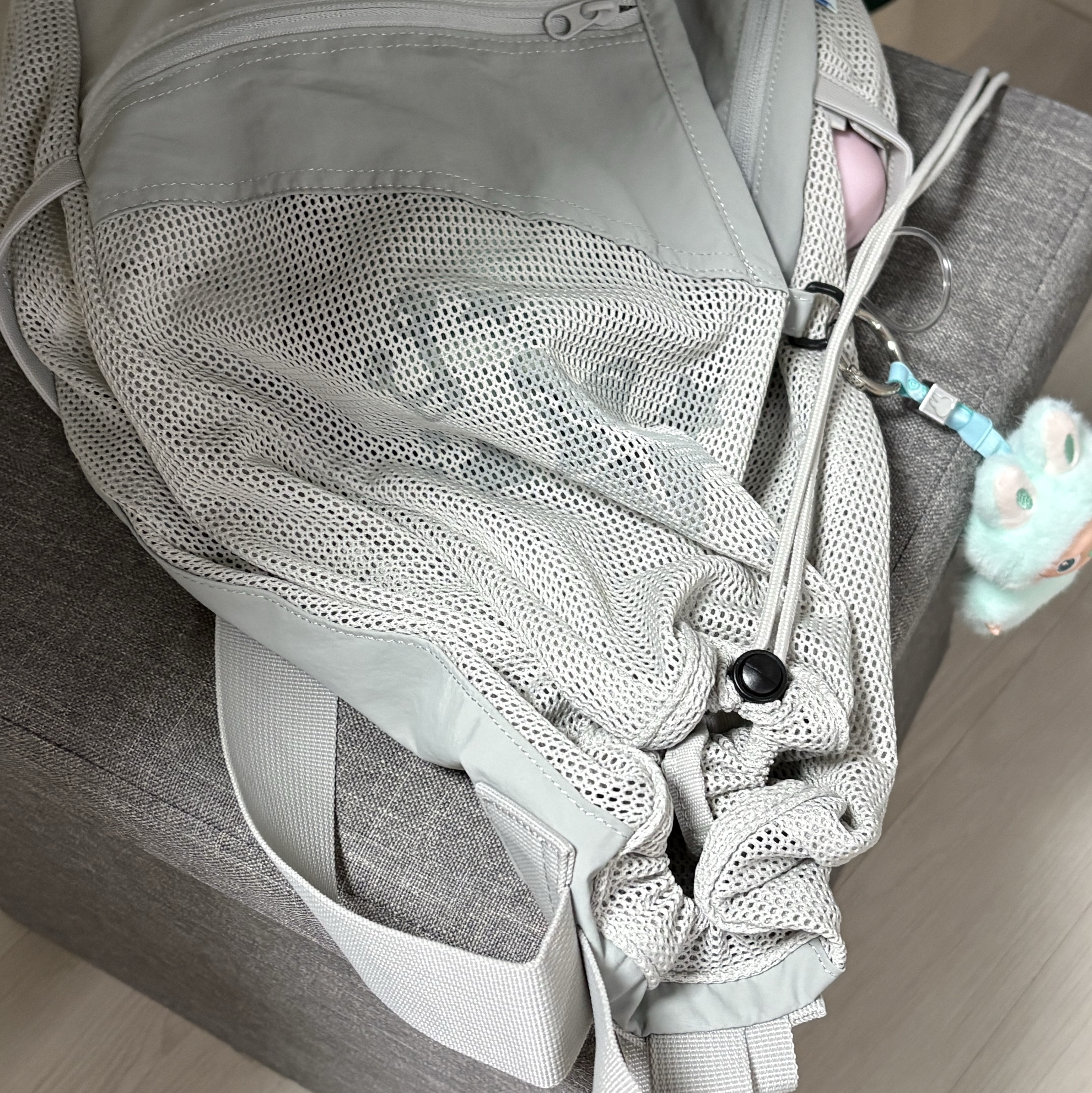 Sansan Gear X NCT WISH Mesh Bag Light Grey 착용 스타일