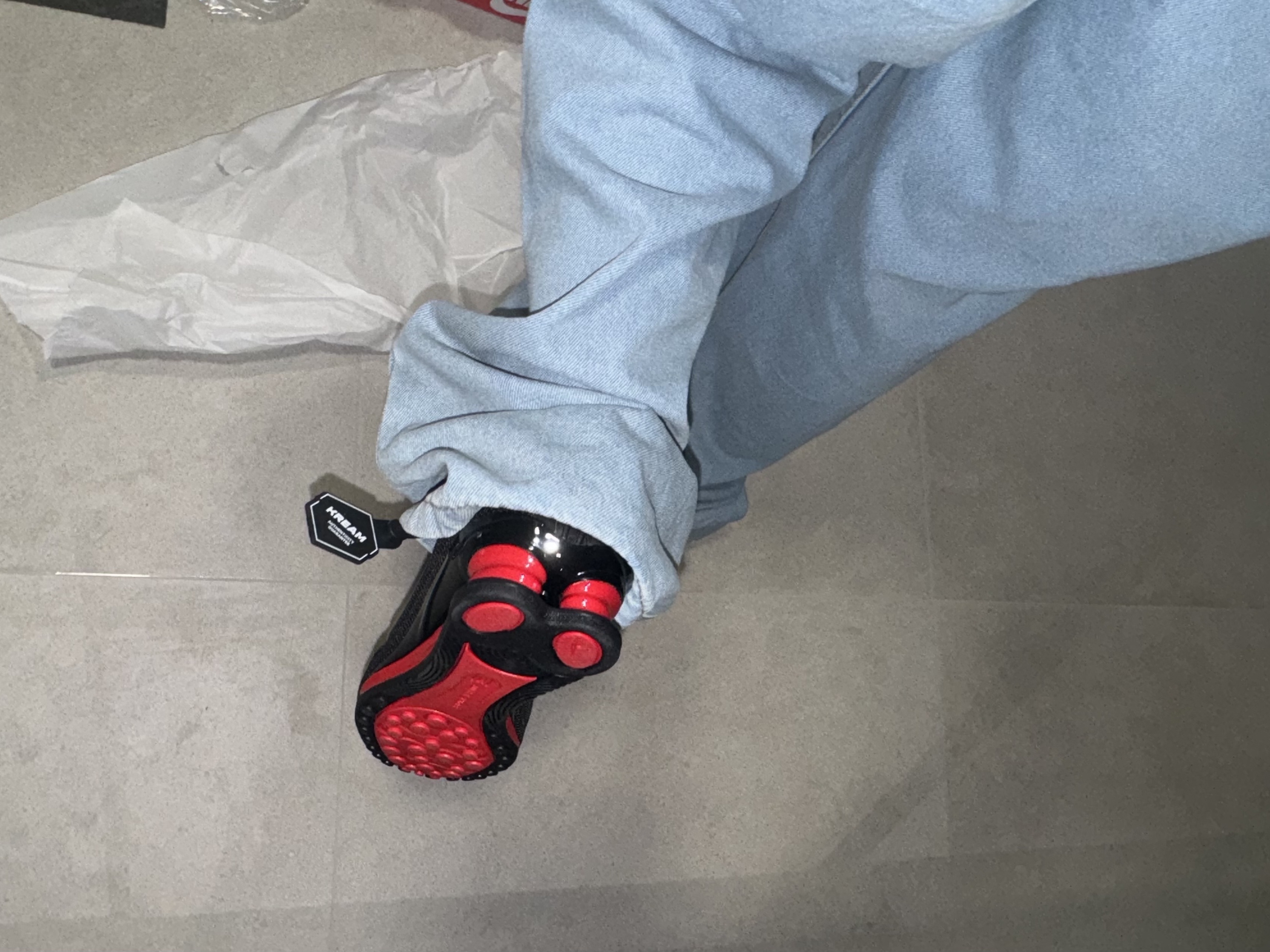 (W) Nike Shox Z Black University Red 착용 스타일