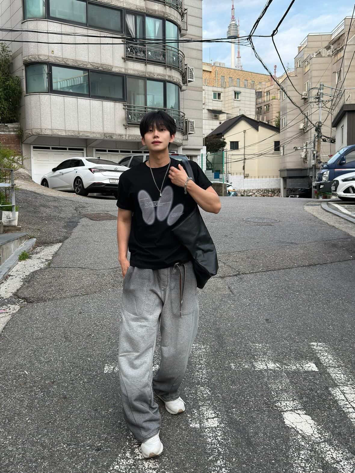 BLR Waffle Mix Washed Sweat Pants Melange Grey 착용 스타일