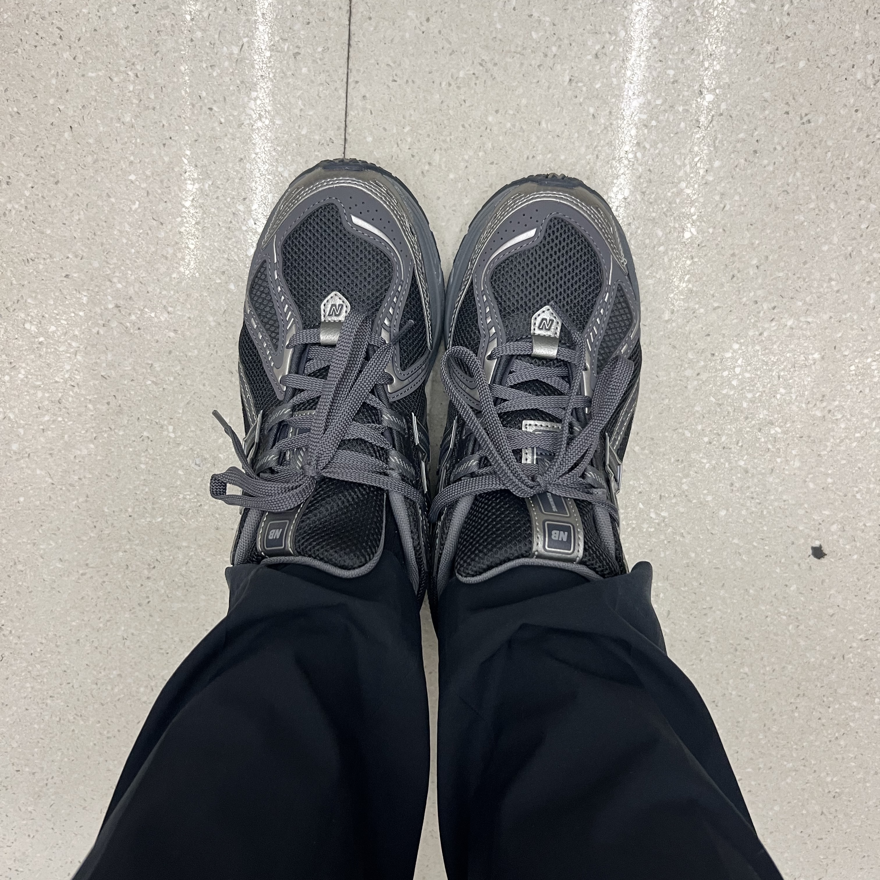 New Balance 1906R Black 착용 스타일